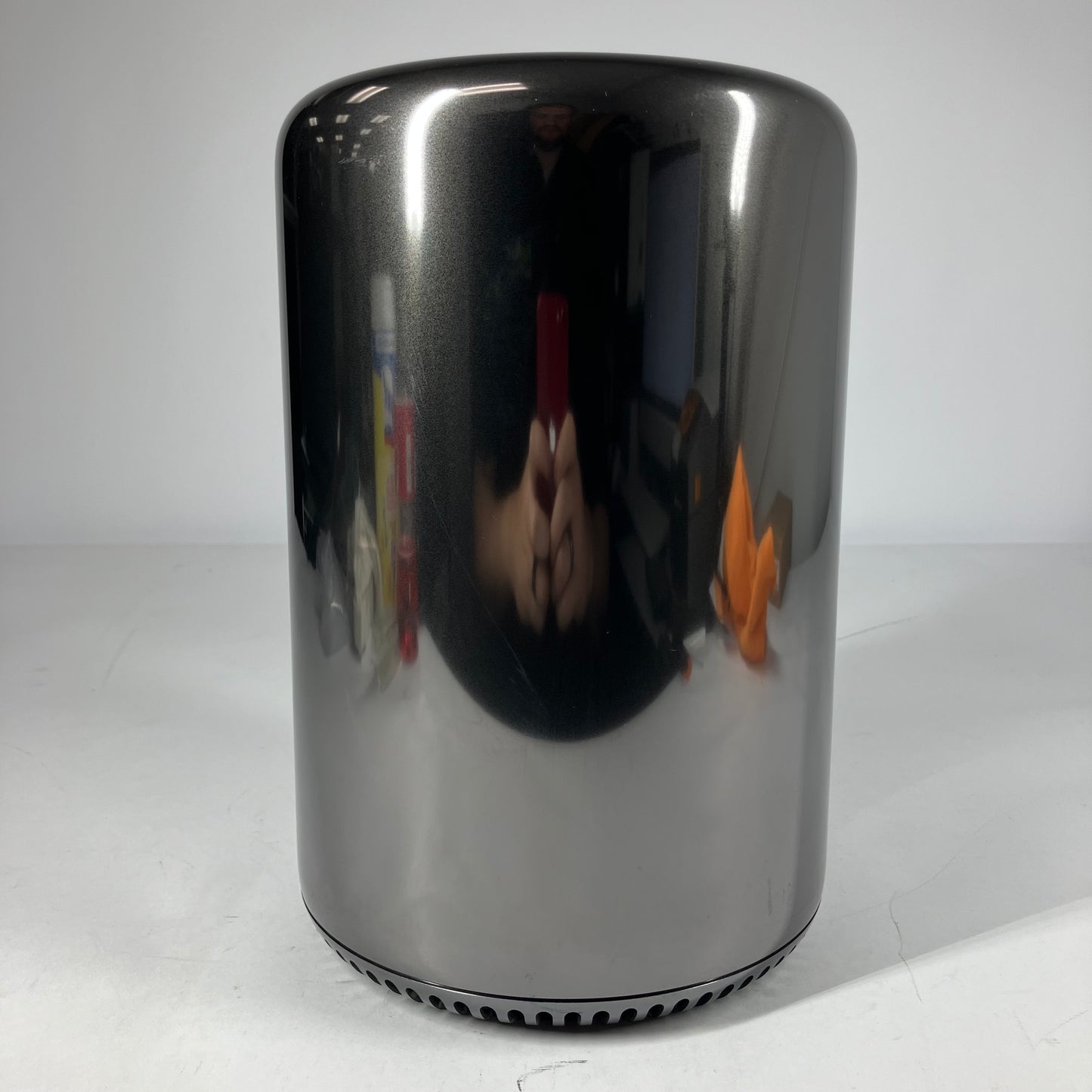 2013 Apple Mac Pro Quad Core Xeon E5 3.7GHz 32GB RAM 256GB SSD Silver A1481