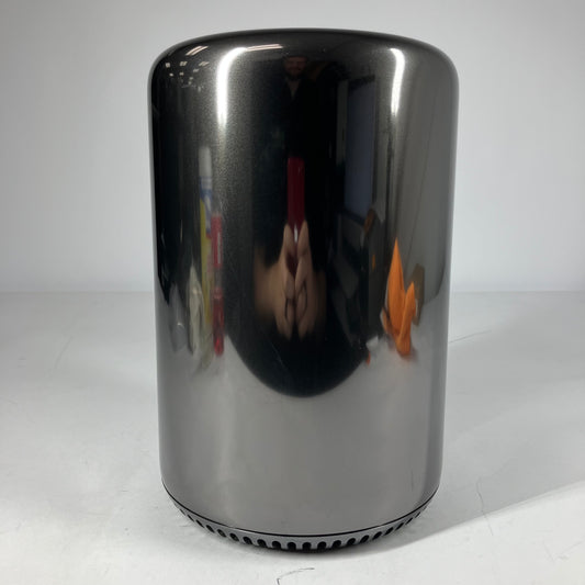 2013 Apple Mac Pro Quad Core Xeon E5 3.7GHz 32GB RAM 256GB SSD Silver A1481