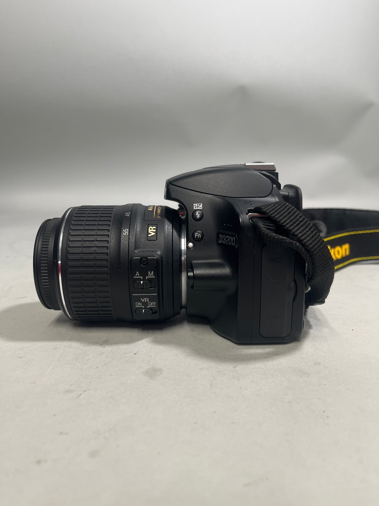 Nikon D3200 24.2MP Digital SLR DSLR Camera 1104 Shutter Count
