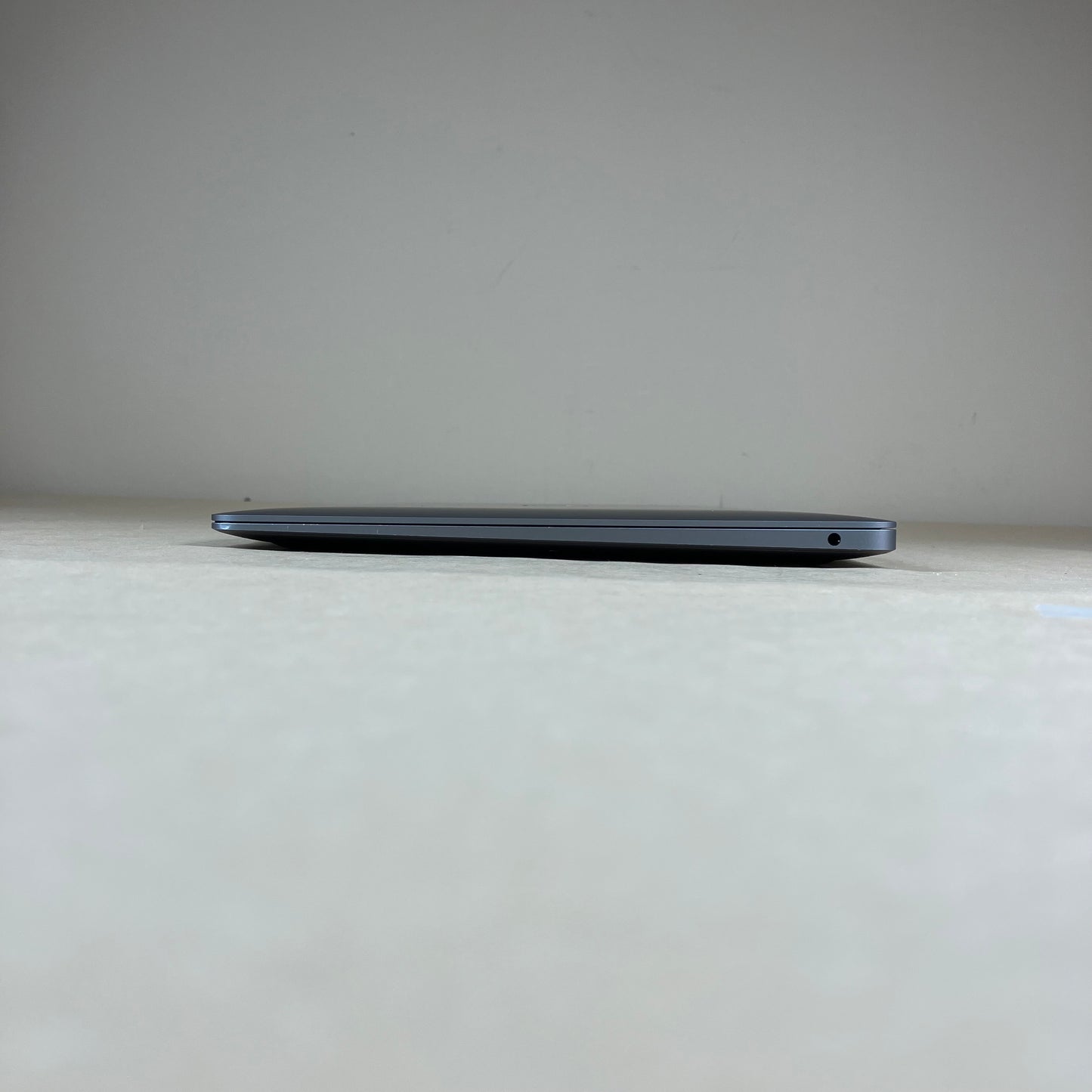 2020 Apple MacBook Air 13.3" M1 8 Core 3.2GHz 8GB RAM 256GB SSD MGN63LL/A