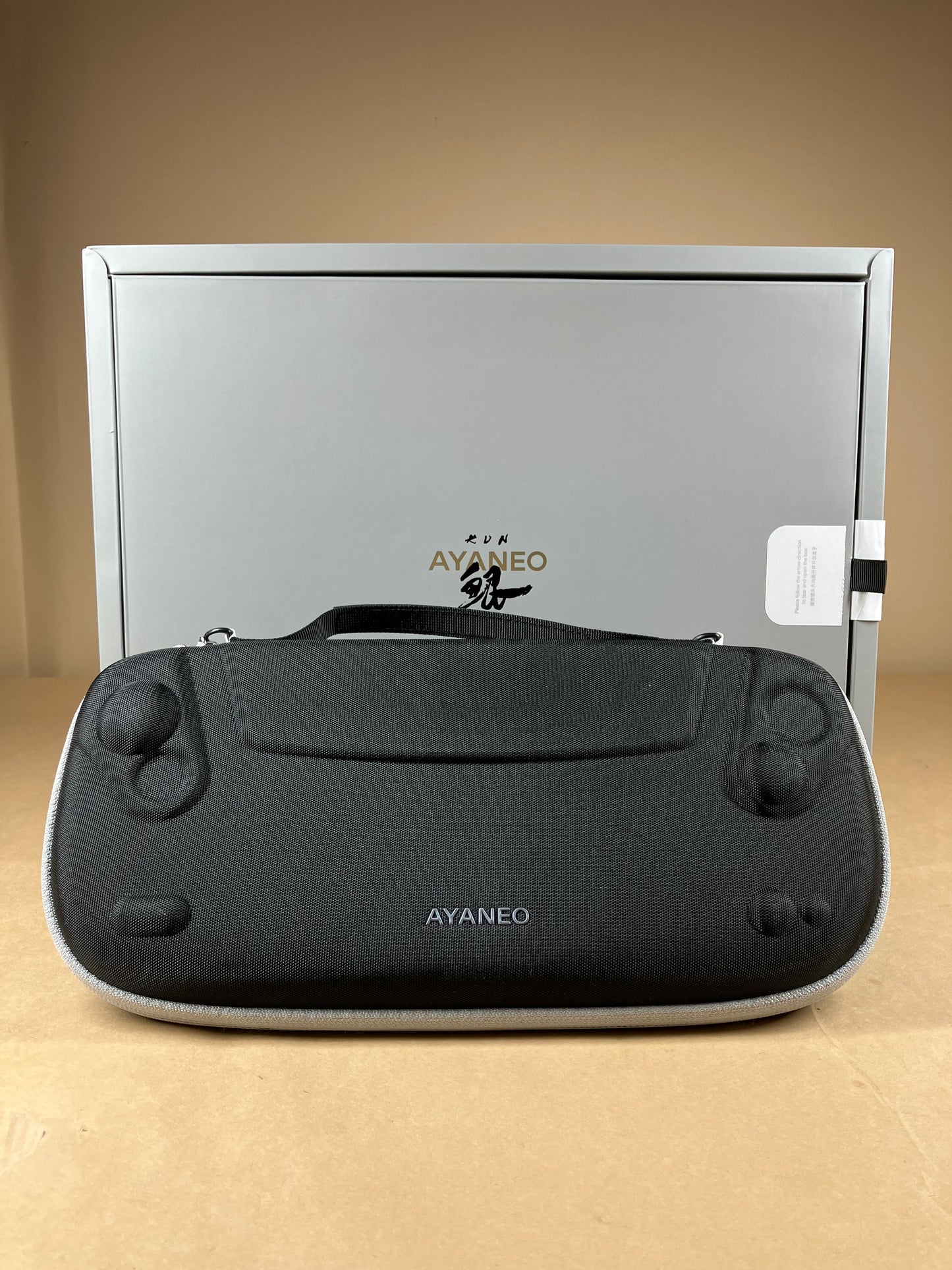 AYANEO KUN Handheld Gaming PC AMD Ryzen 7 8840U 32GB RAM 4TB SSD Silver Wing