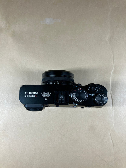 Fujifilm X100V FF190003 26.1MP Digital Camera 8700 Shutter Count