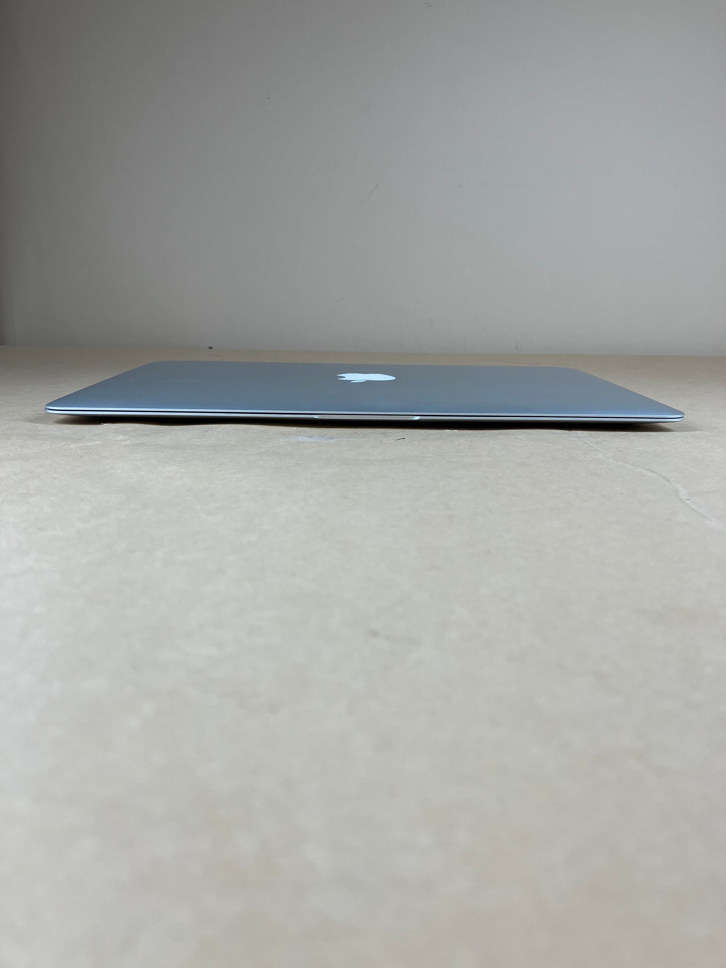 2017 Apple MacBook Air 13.3" i5 1.8GHz 8GB RAM 256GB SSD Silver A1466