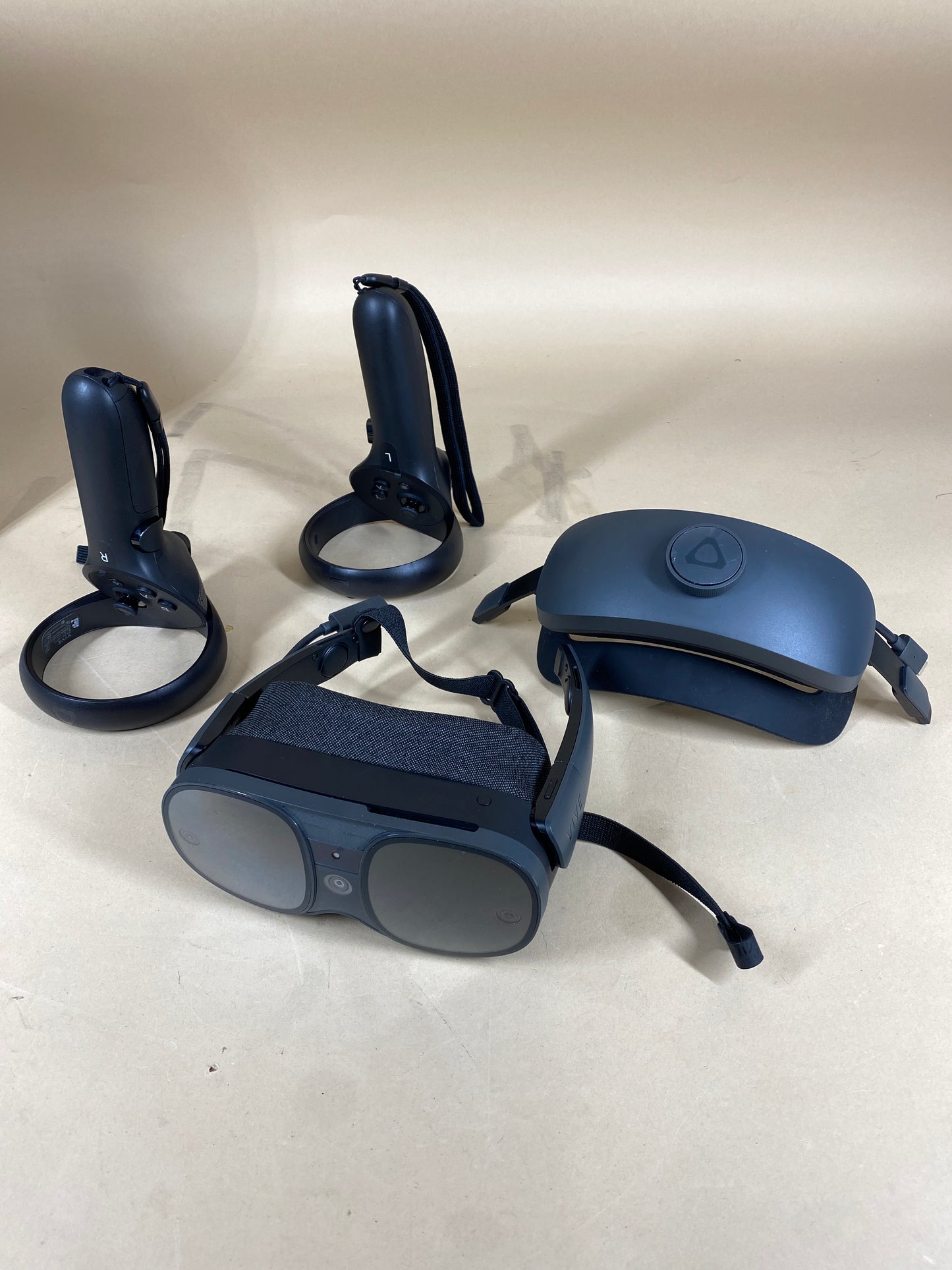 HTC Vive XR Elite VR/Mixed Reality Headset 99HATS002-00