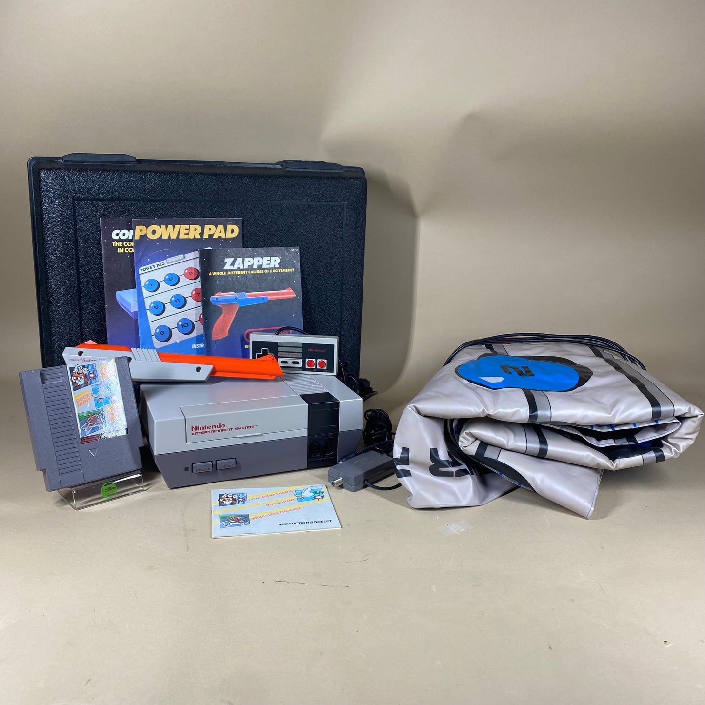 Nintendo Entertainment System NES Video Game Console NES-001 Gray Bundle