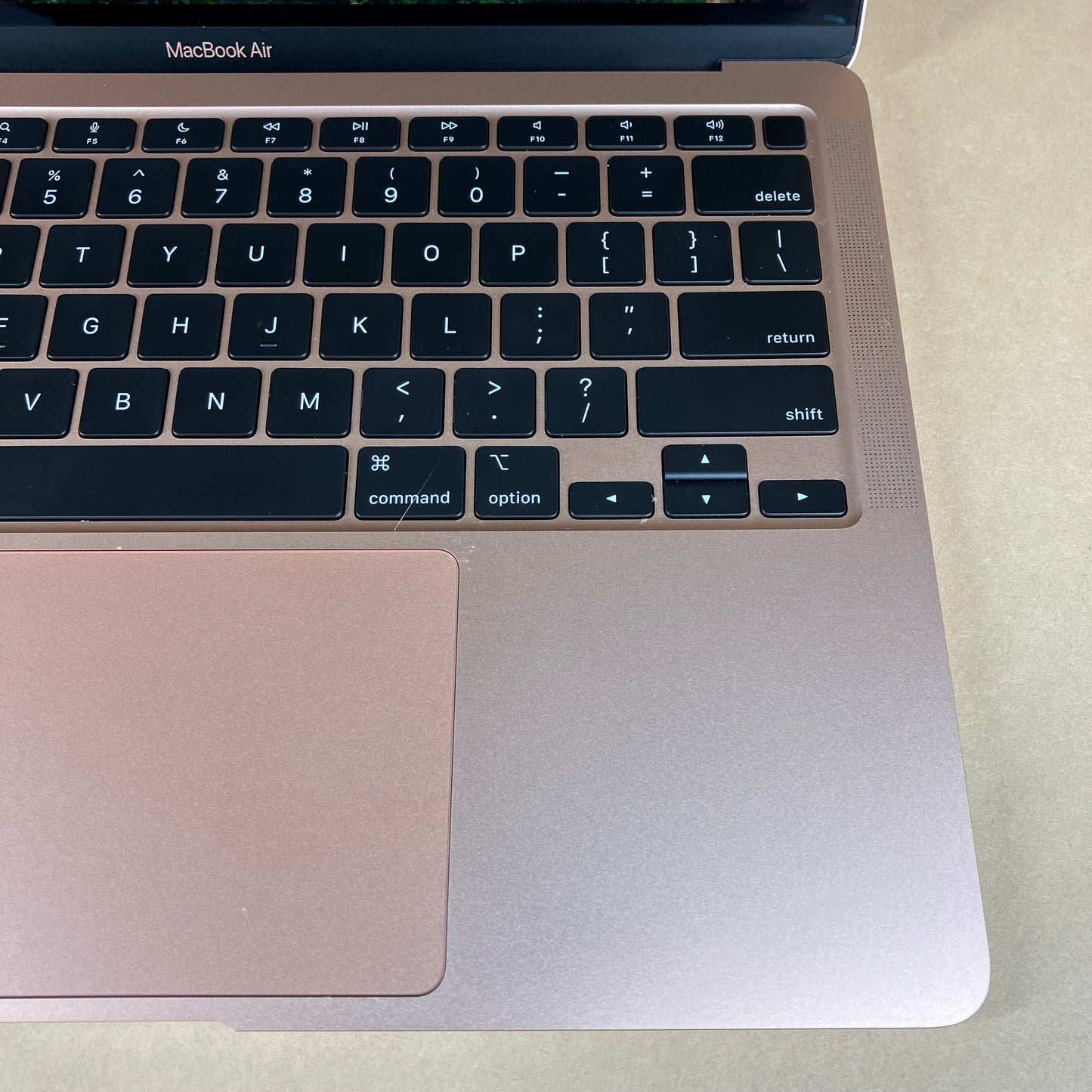 2020 Apple MacBook Air 13.3" M1 7 Core 3.2GHz 8GB RAM 256GB SSD MGND3LL/A