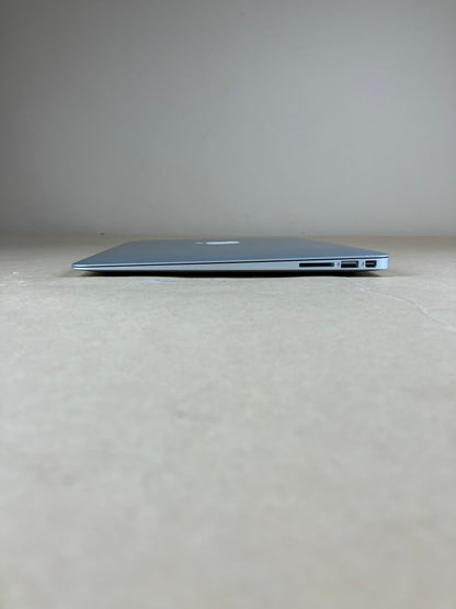 2017 Apple MacBook Air 13.3" i5 1.8GHz 8GB RAM 256GB SSD Silver A1466