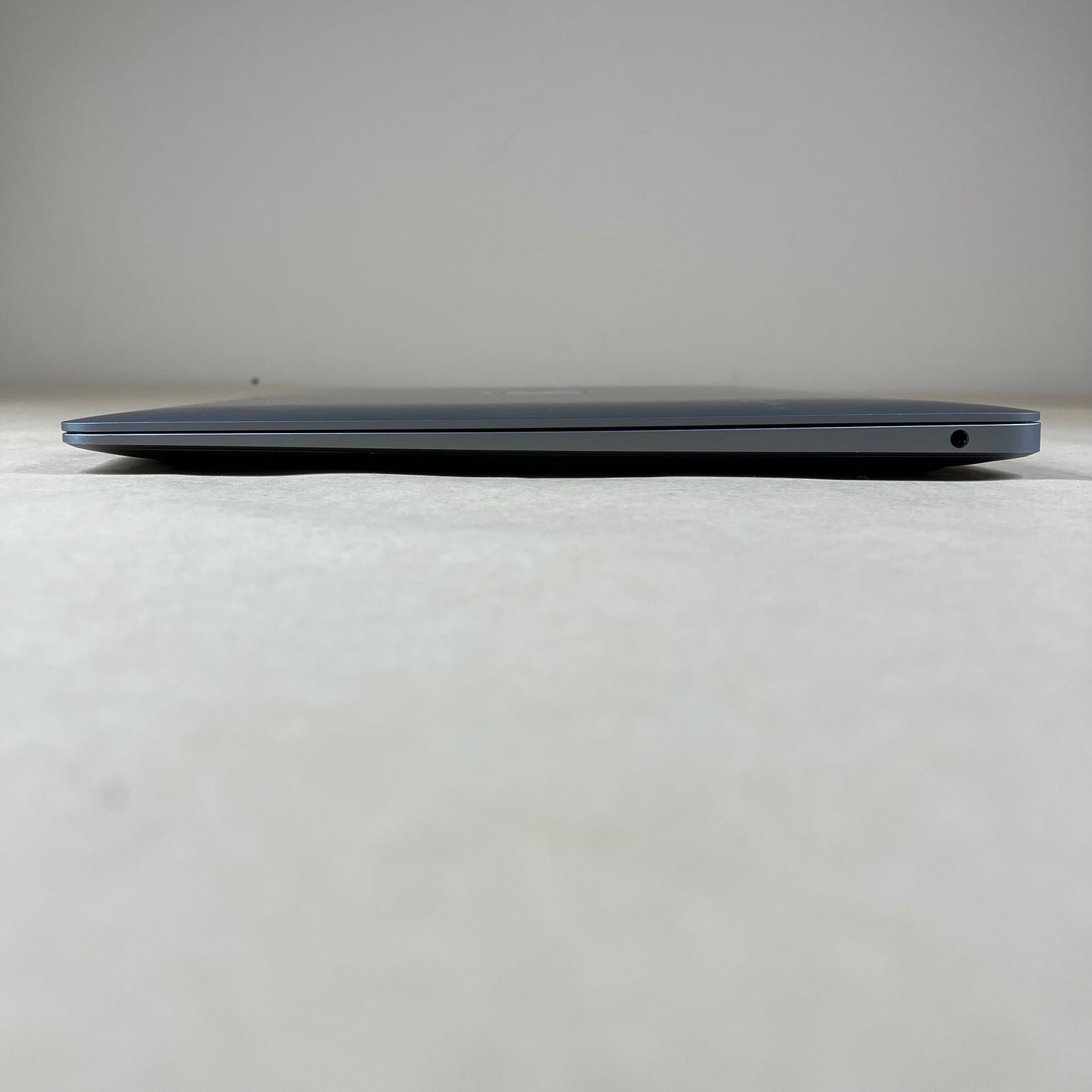 2020 Apple MacBook Air 13.3" M1 7C GPU 3.2GHz 16GB RAM 256GB SSD A2337