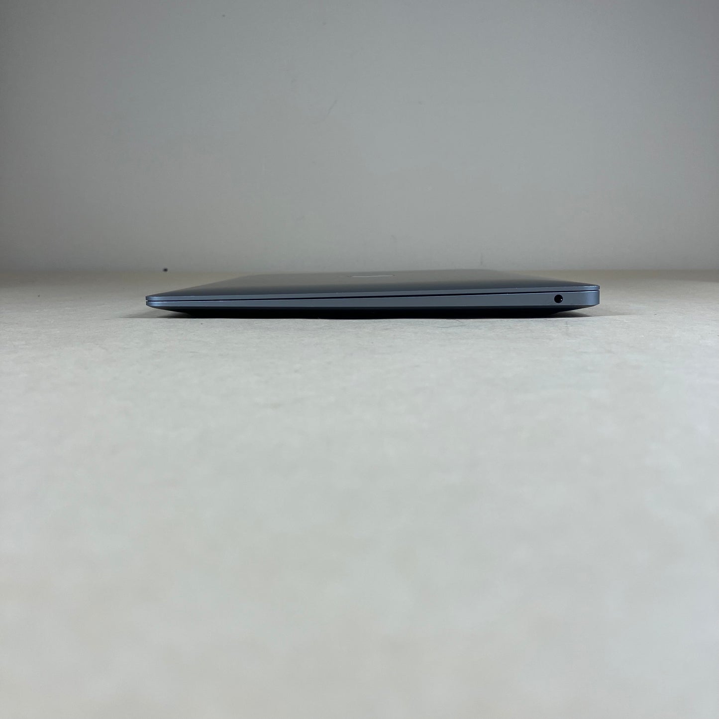 2020 Apple MacBook Air 13.3" M1 7C GPU 3.2GHz 8GB RAM 256GB SSD MGN63LL/A