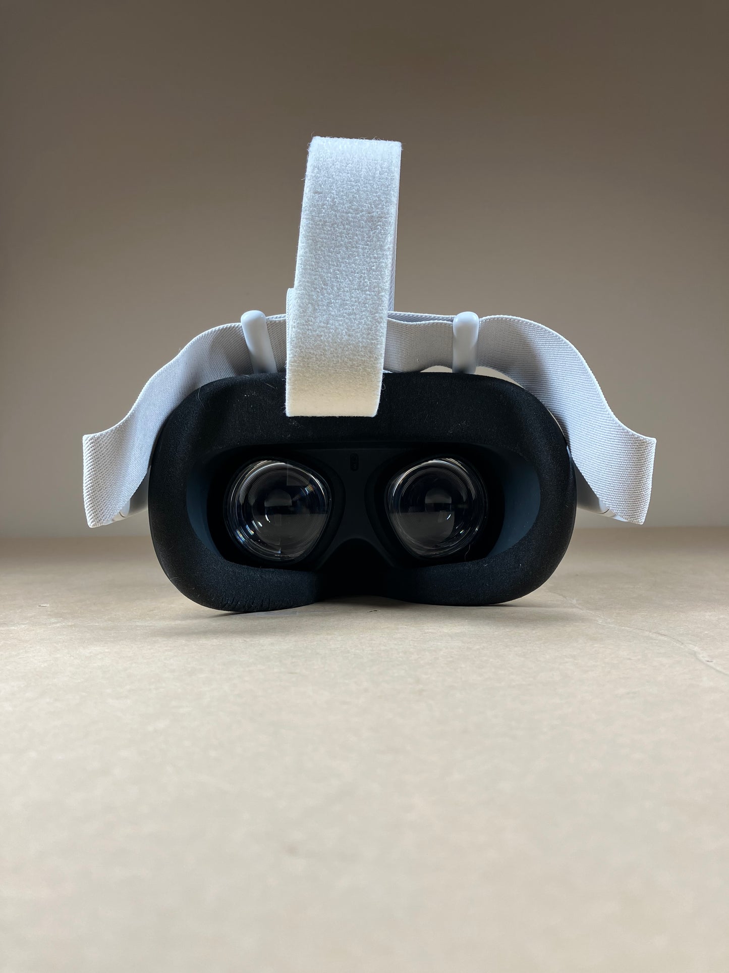 Oculus Quest 2 64GB Standalone All-in-One VR Headset KW49CM