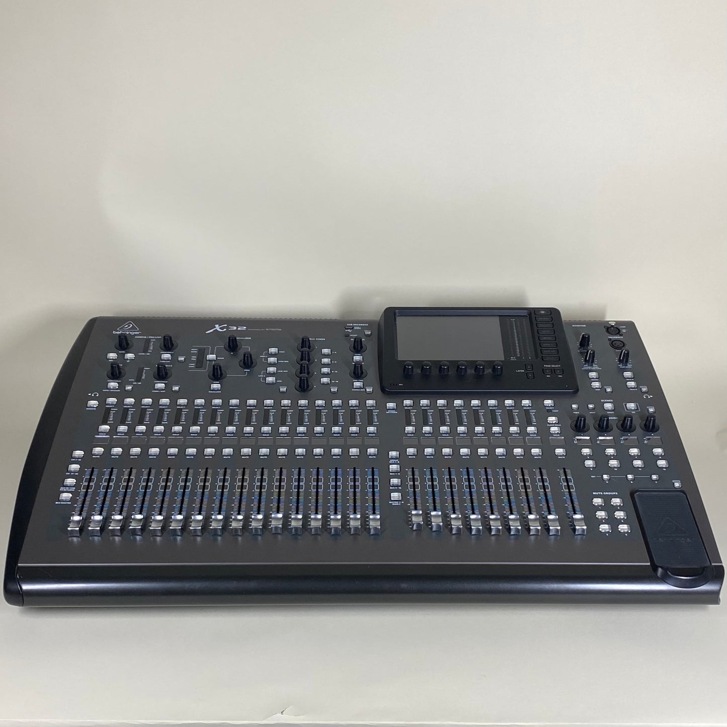 Behringer X32 32-Channel Digital Mixing Studio