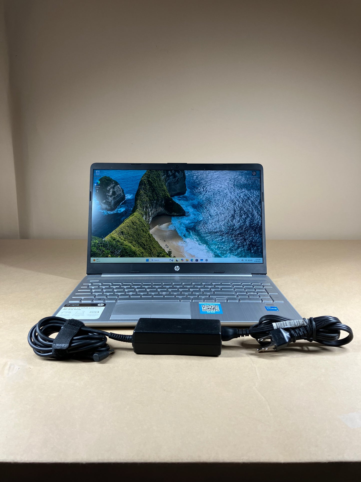 HP Laptop 15-DW3033DX 15.6" i3-1115G4 3.0GHz 8GB RAM 256GB SSD