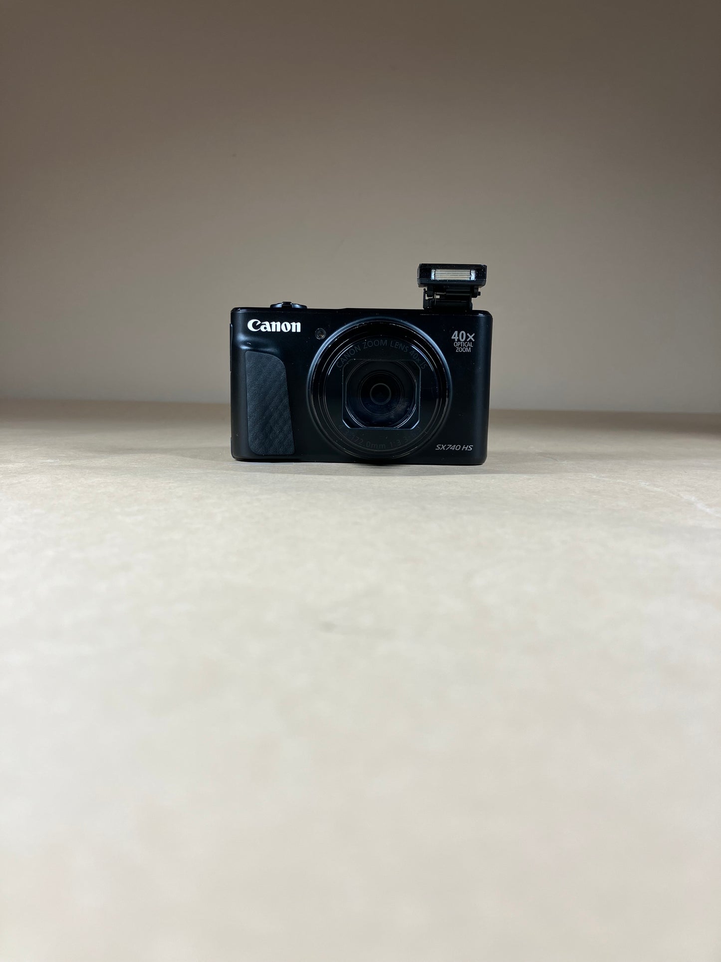 Canon PowerShot SX740 HS 20.3MP Digital Point-And-Shoot Camera
