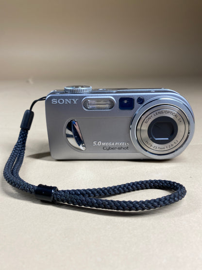 Sony Cyber-Shot DSC-P10 5MP Y2K Compact Digital Camera Untested