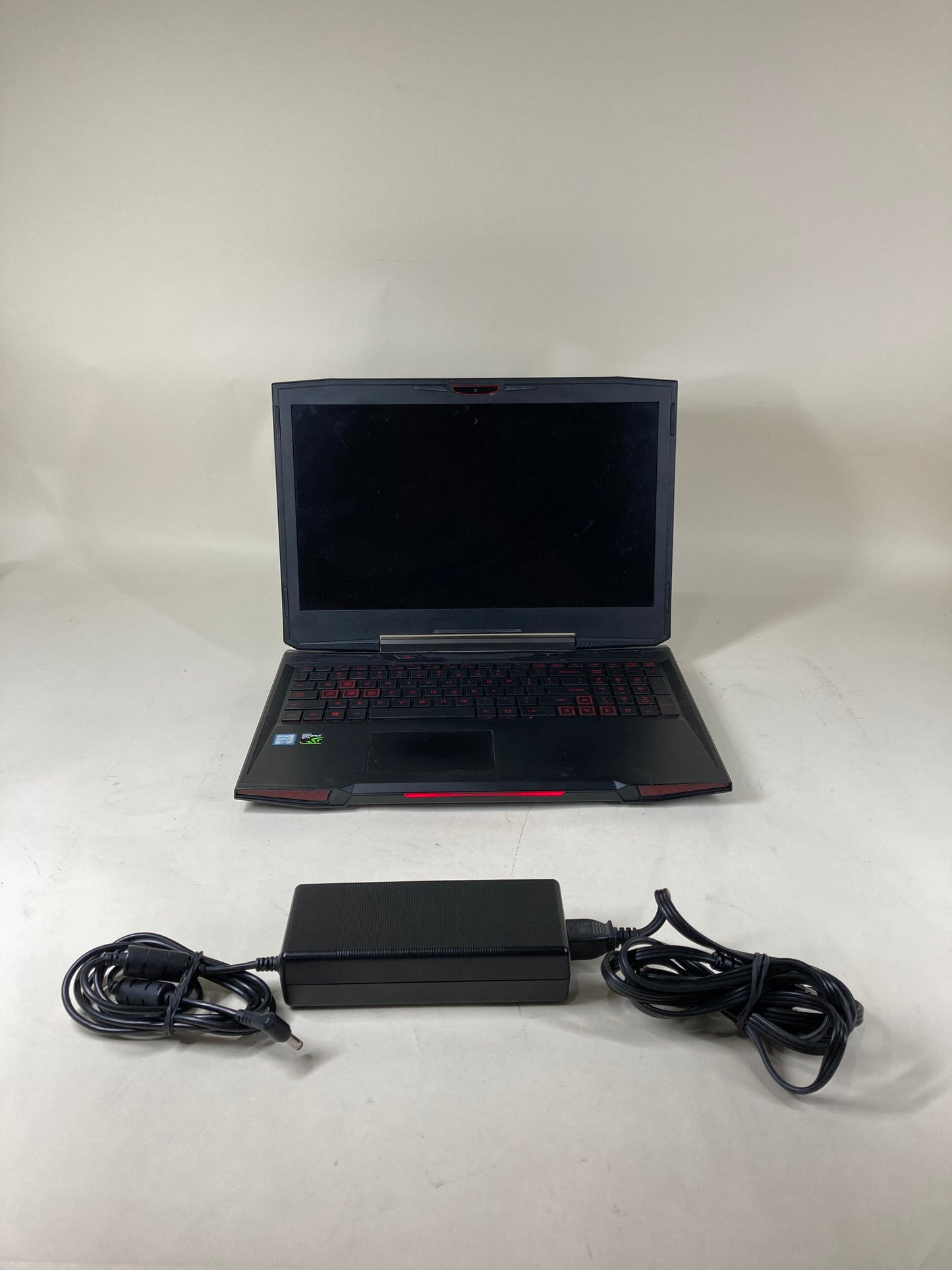 CyberPowerPC C-SERIES NFSV1511 15.6" i7-6700HQ 2.6GHz 8GB RAM 1TB SSD GTX 965M