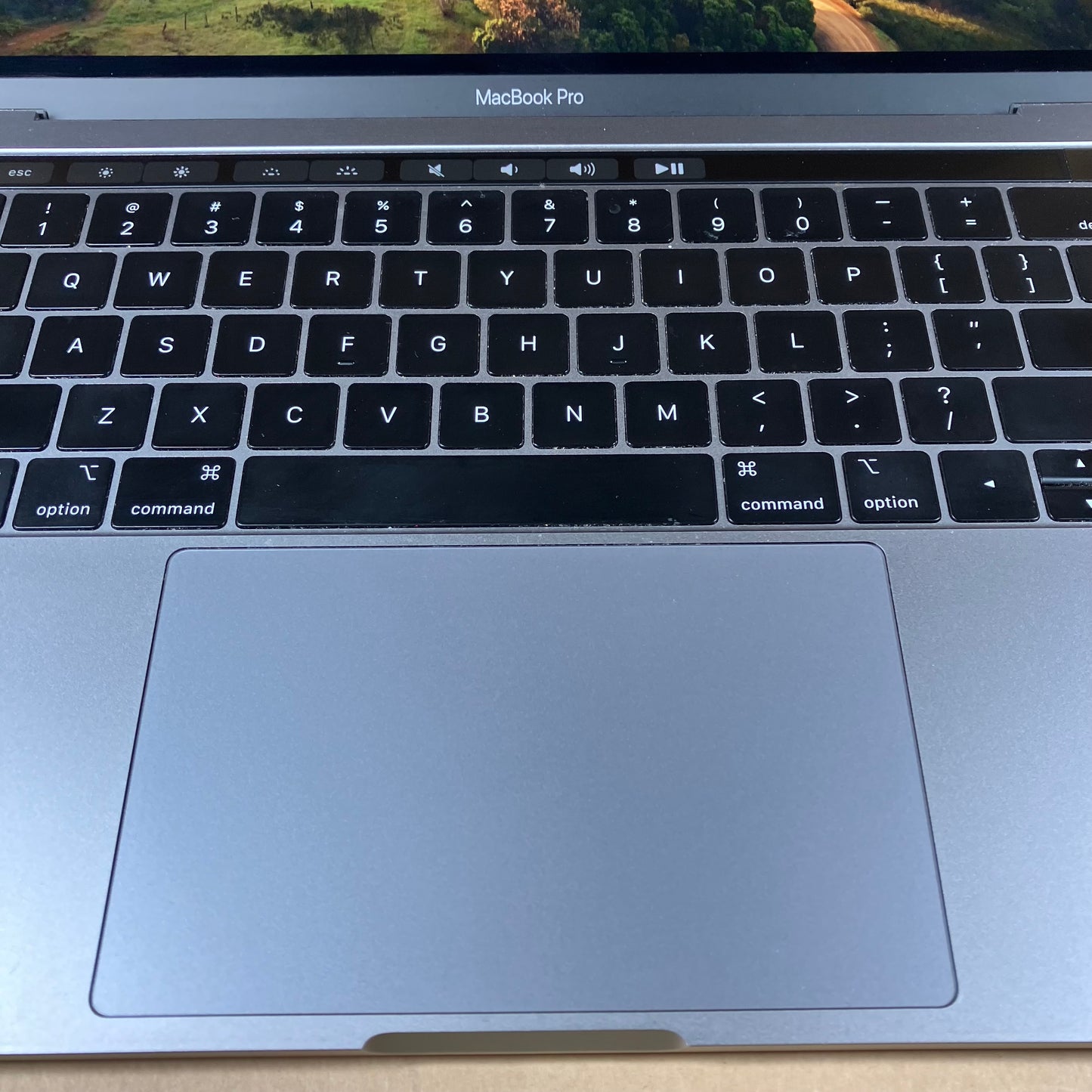 2019 Apple MacBook Air 13.3" i5 2.4GHz 16GB RAM 256GB SSD Space Gray