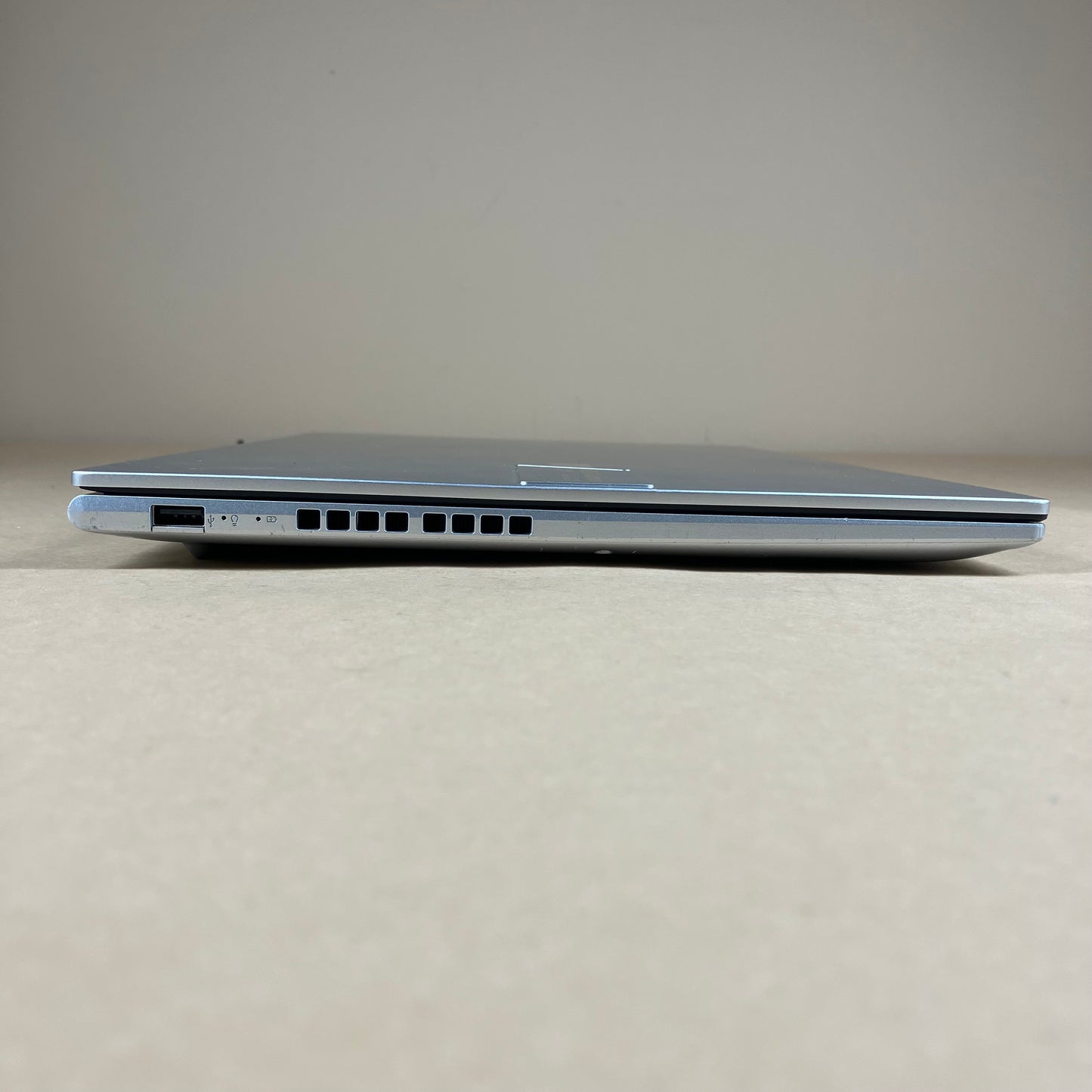 Asus Vivobook 17 K3704V 17.3" i9-13900H 2.6GHz 16GB RAM 1TB SSD