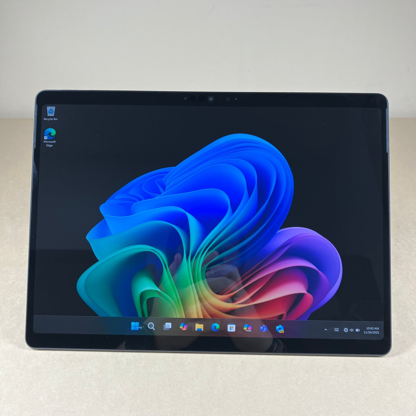 Microsoft Surface Pro 11 2076 SnapDragon X 10Core X1P64100 16GB RAM 512GB SSD