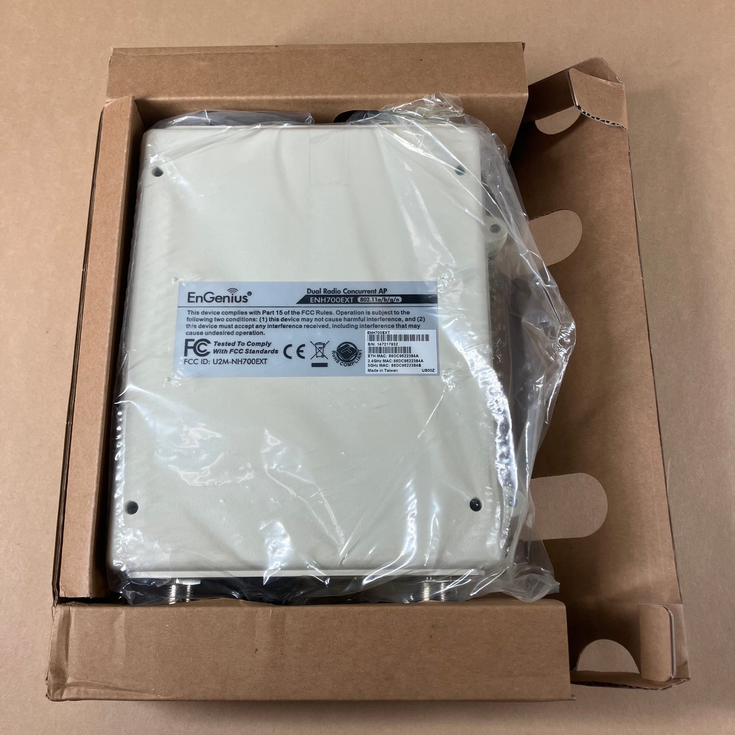 New EnGenius Long-Range Dual Radio Wireless Outdoor Access Point ENH700EXT