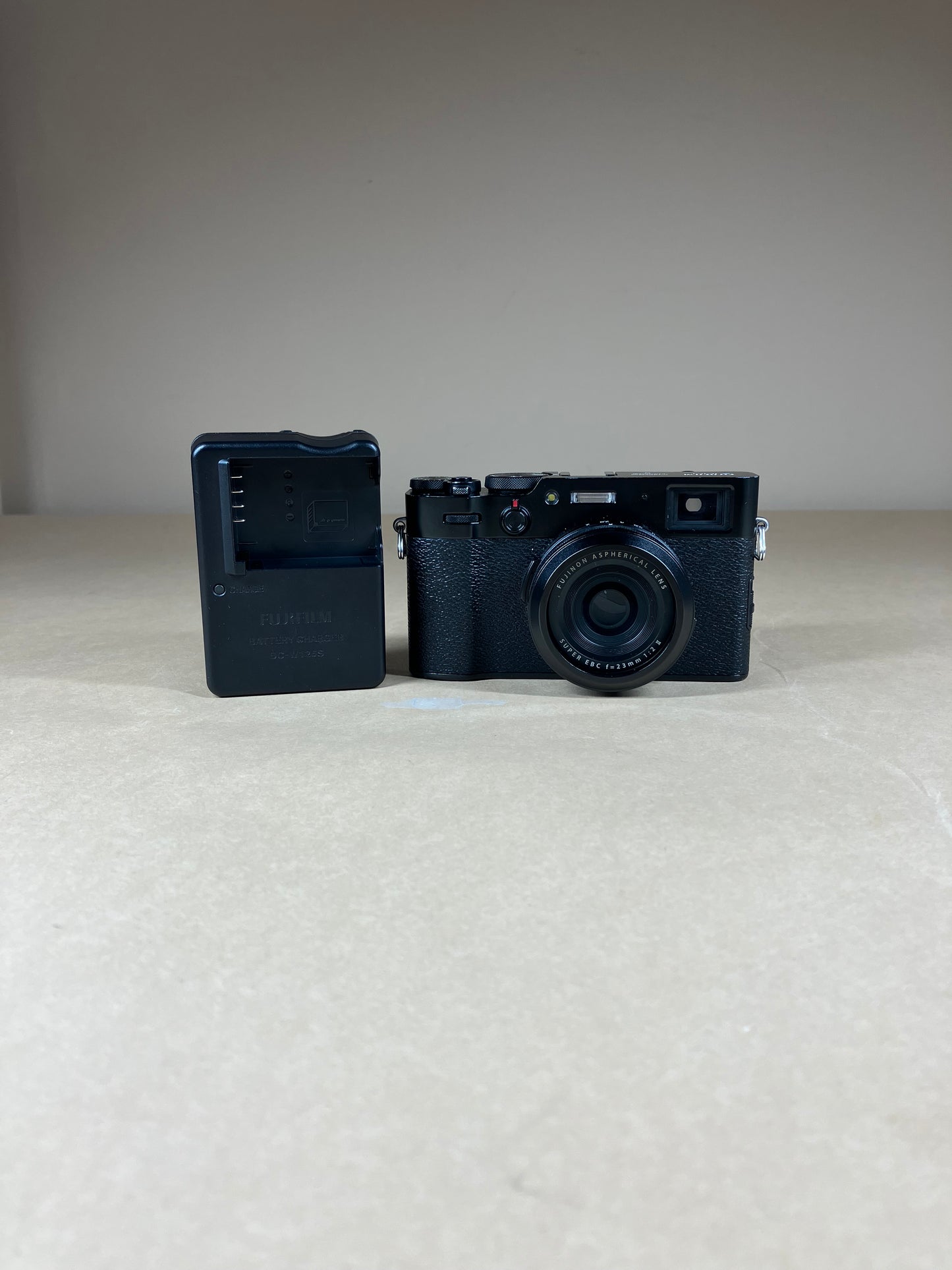 Fujifilm X100V FF190003 26.1MP Digital Camera 8700 Shutter Count