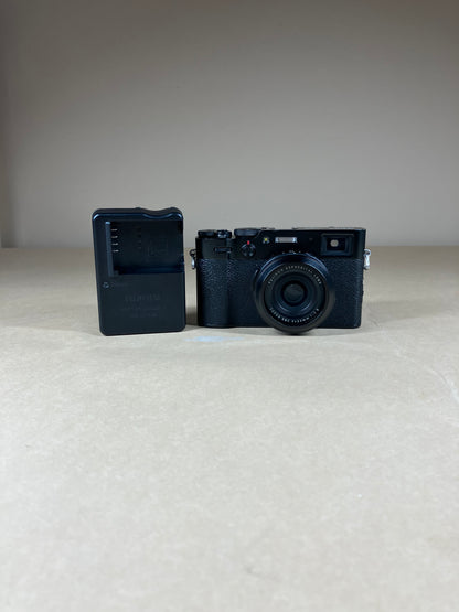 Fujifilm X100V FF190003 26.1MP Digital Camera 8700 Shutter Count