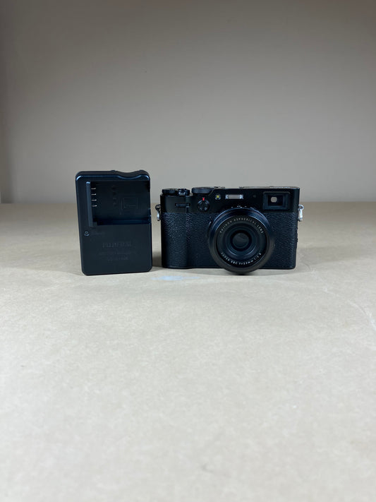 Fujifilm X100V FF190003 26.1MP Digital Camera 8700 Shutter Count