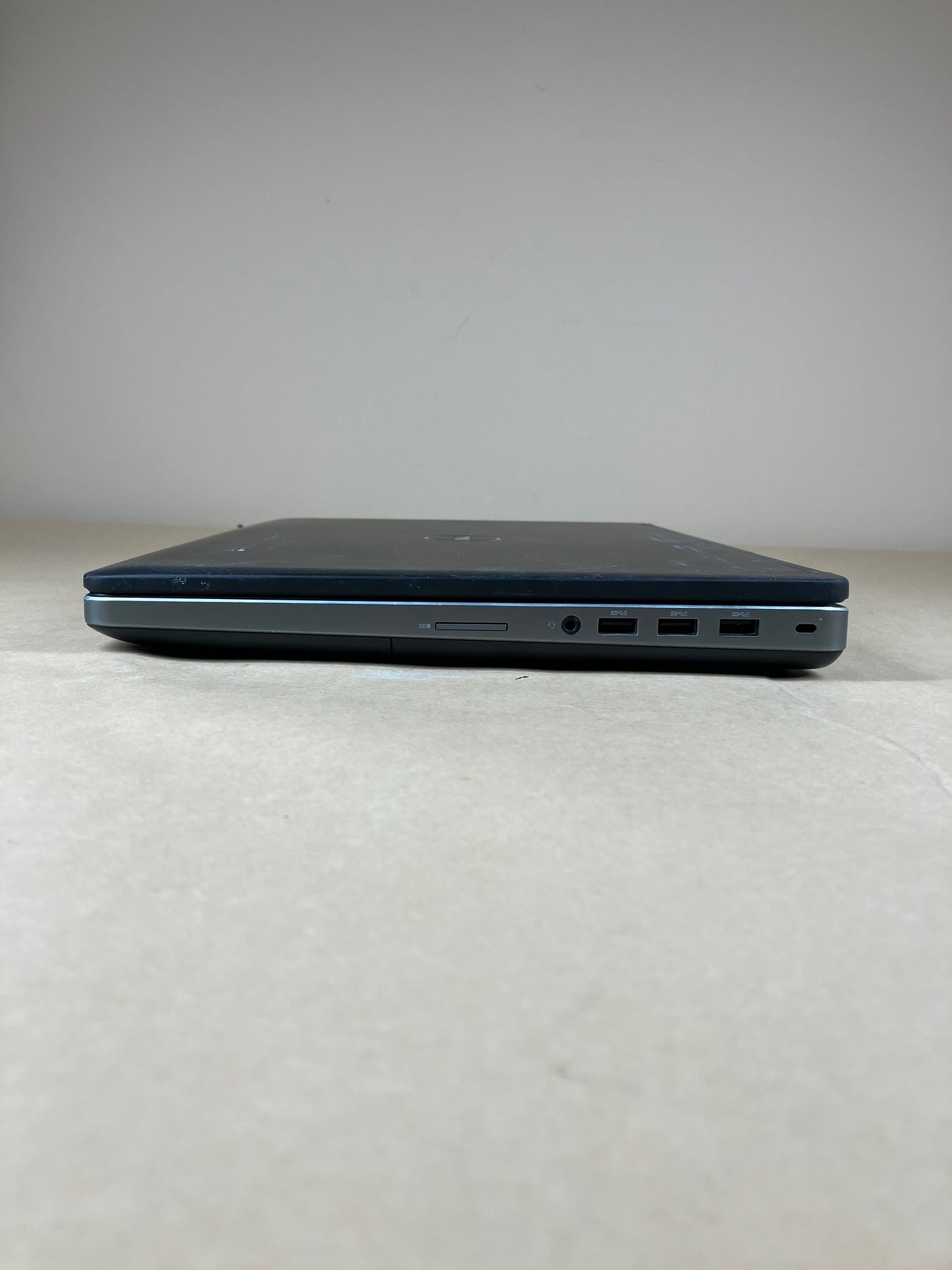 Dell Precision 7520 15.6" i7-6820HQ 2.7GHz 16GB RAM NO SSD Quadro M1200 NO OS