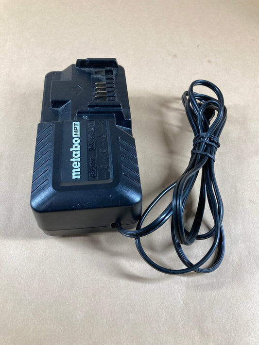 Metabo HPT Lithium Ion 18V Battery BSL 1815 and Charger UC 18YFSL