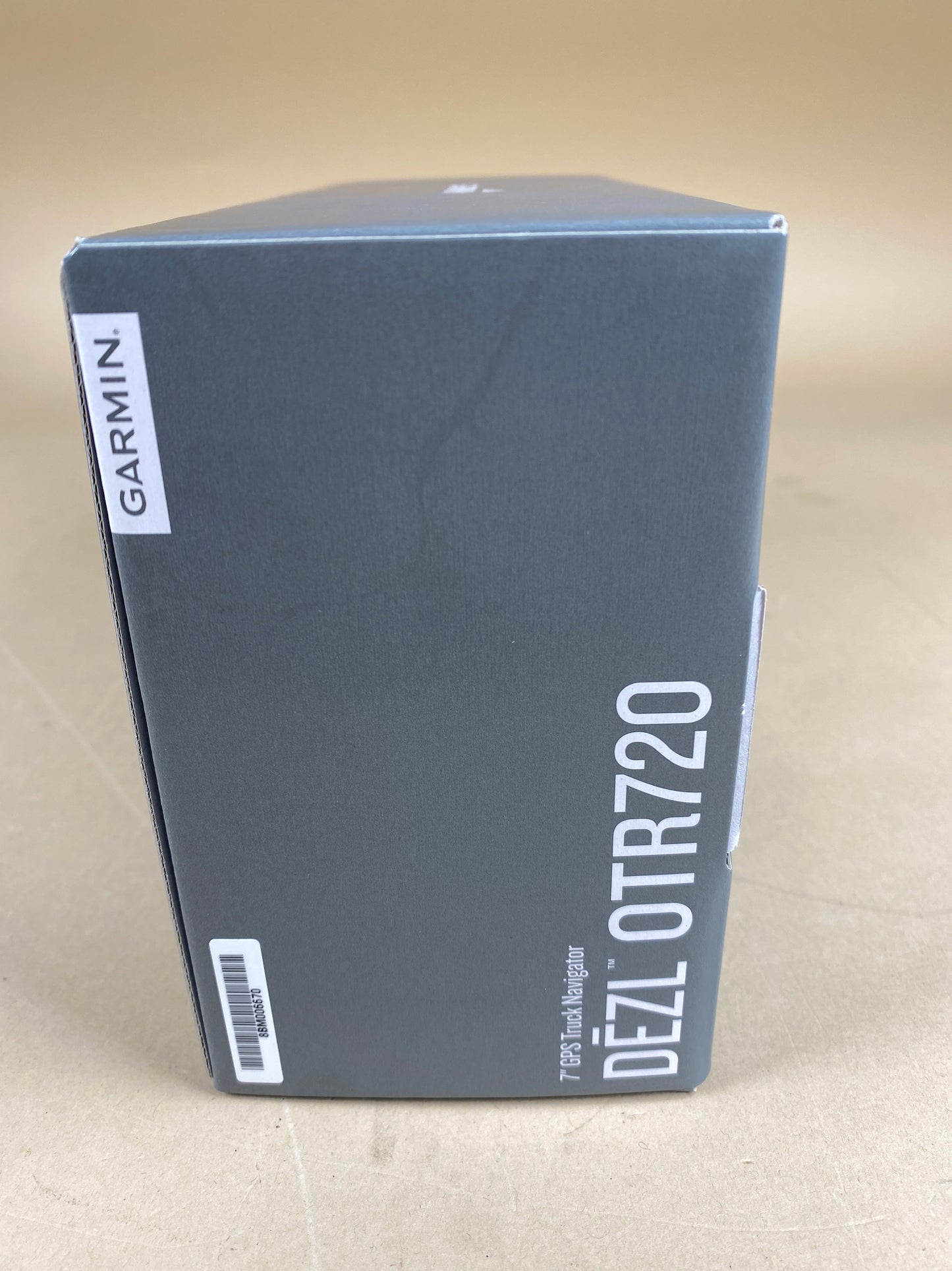 New Garmin Dezl Truck GPS Navigator OTR720