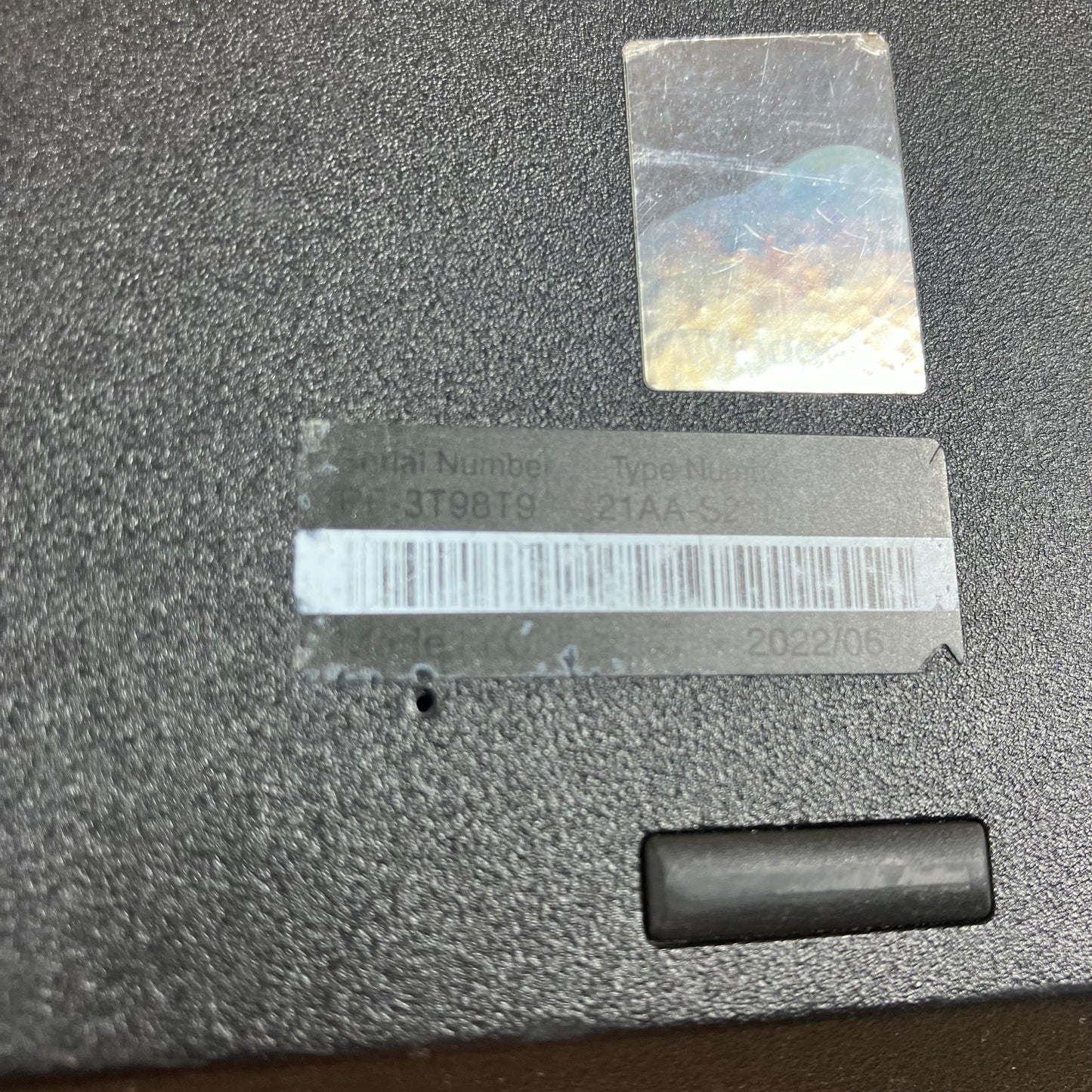 Lenovo ThinkPad P15v Gen 2 15.6" i7-11850H 2.5GHz 32GB RAM RTX A2000 NO HDD NO OS