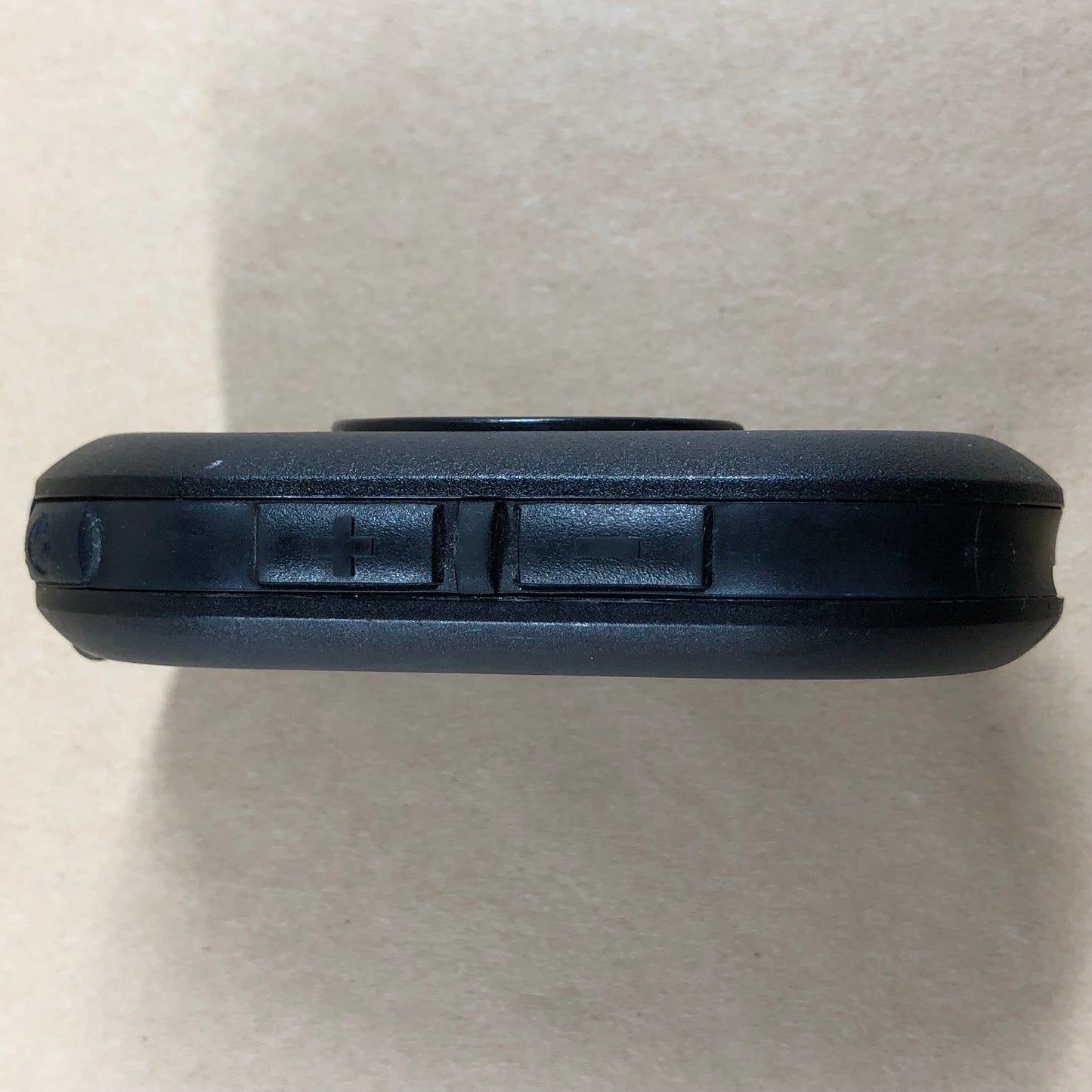 Motorola CLIP1010 Two-Way Radio with Motorola D840-16042100CF Multi-Unit Charger