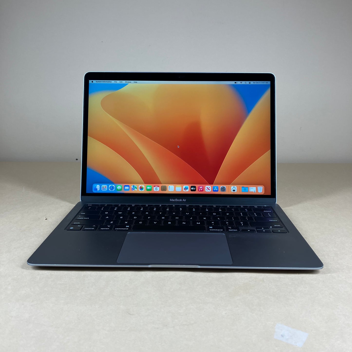 2020 Apple MacBook Air 13.3" M1 8 Core 3.2GHz 8GB RAM 256GB SSD MGN63LL/A