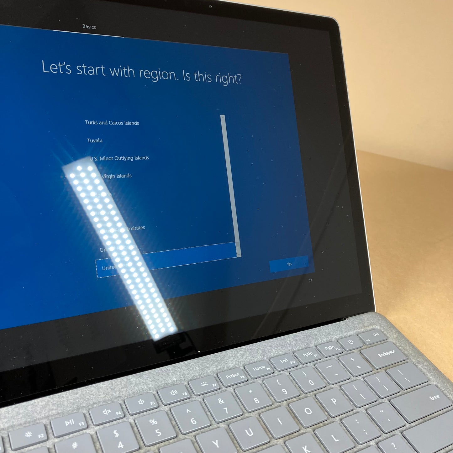 Microsoft Surface Laptop 1 1769 13.5" i5-7200U 2.5GHz 8GB RAM 256GB SSD w Dock