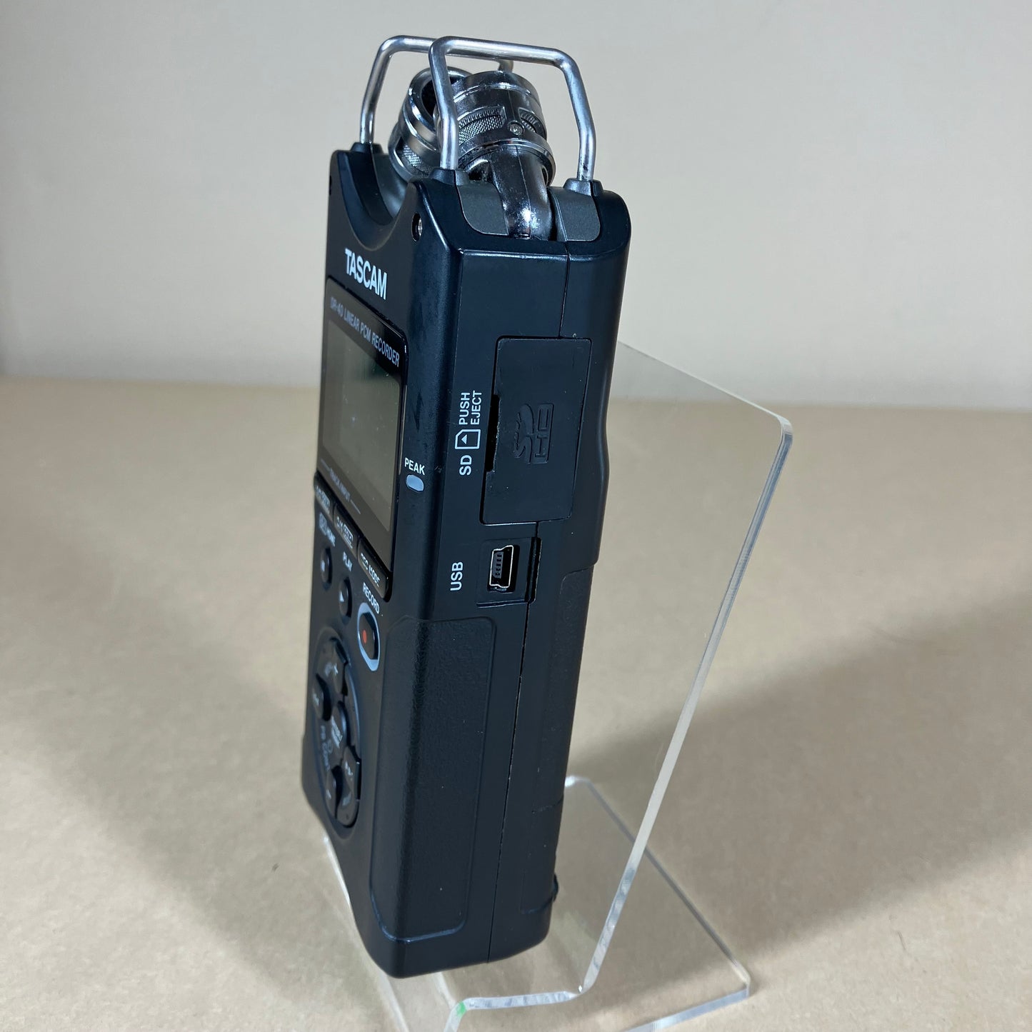 TASCAM DR-40 Linear PCM Recorder