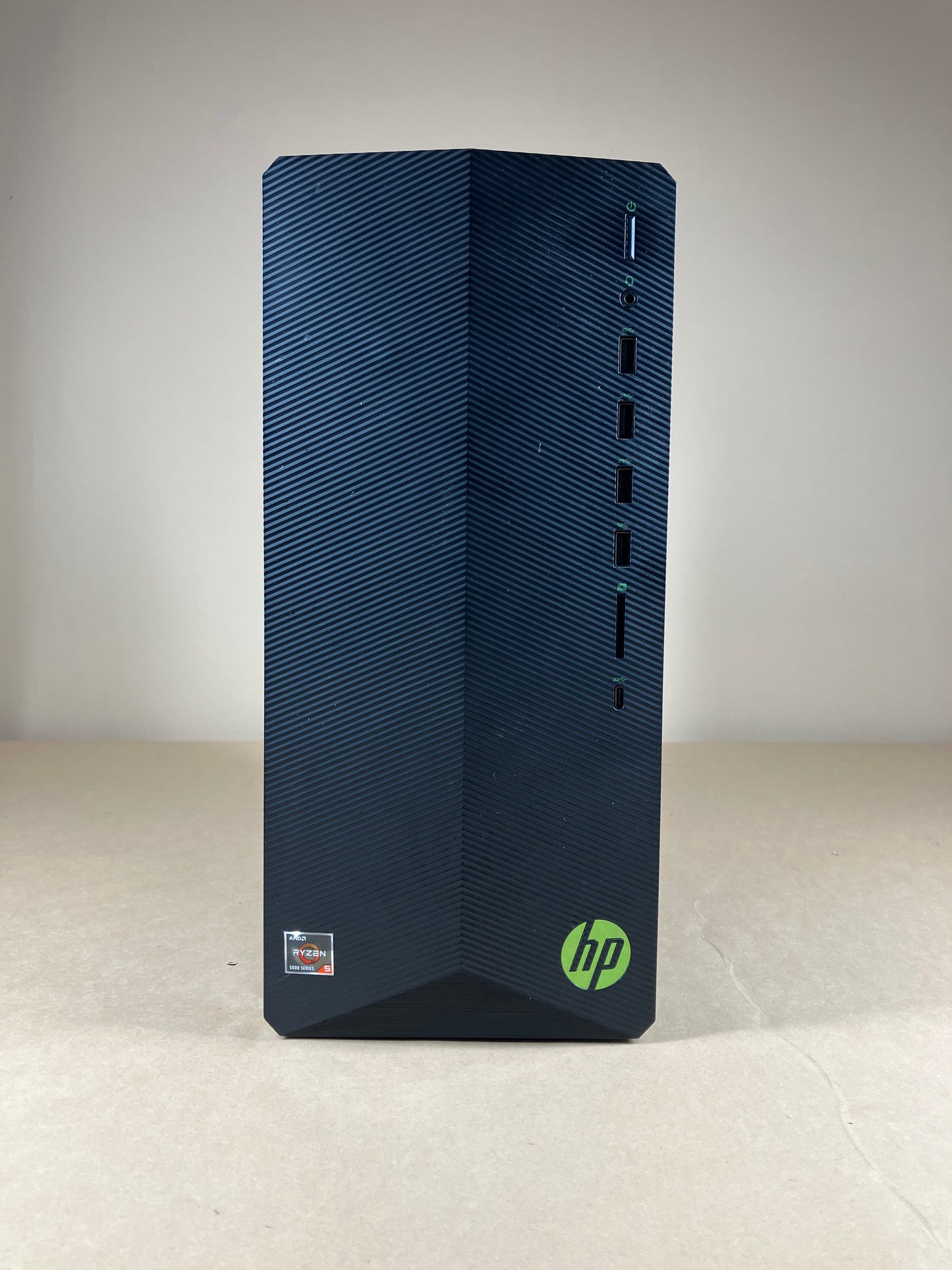 HP Pavilion Desktop TG01-2003w Ryzen 5 5600G 16GB RAM 256GB SSD RX 5500