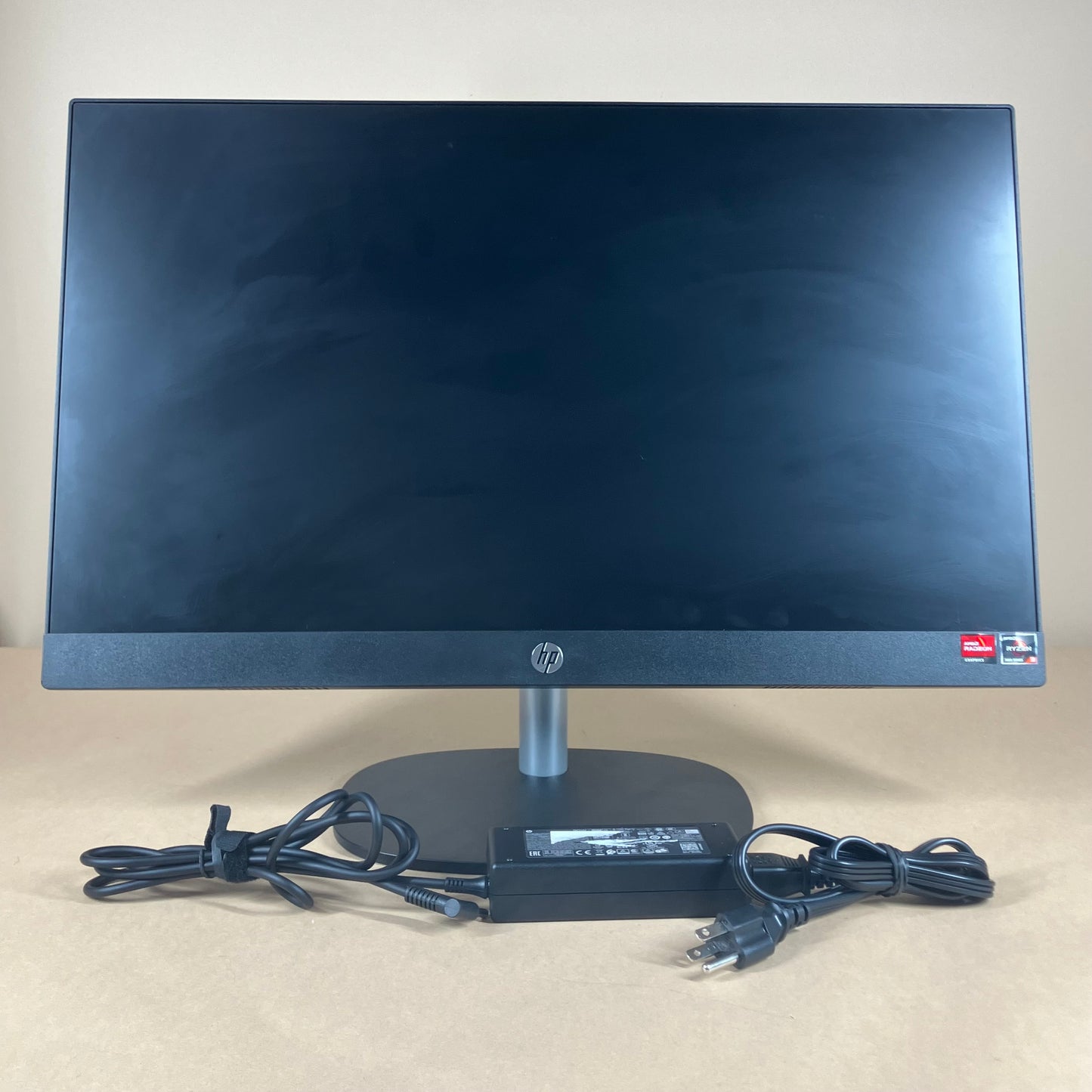 HP AIO 24-CR0114 23.8" Ryzen 3 7320u 2.40GHz 8GB RAM