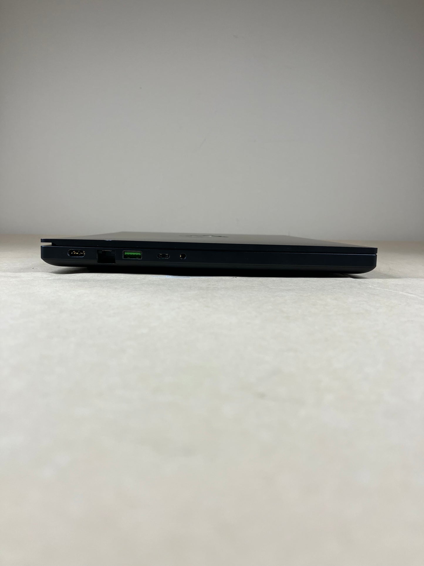 Razer Blade 15 RZ09-0369AE22 15.6" i7-10750H 16GB RAM 512GB SSD GeForce RTX 3060