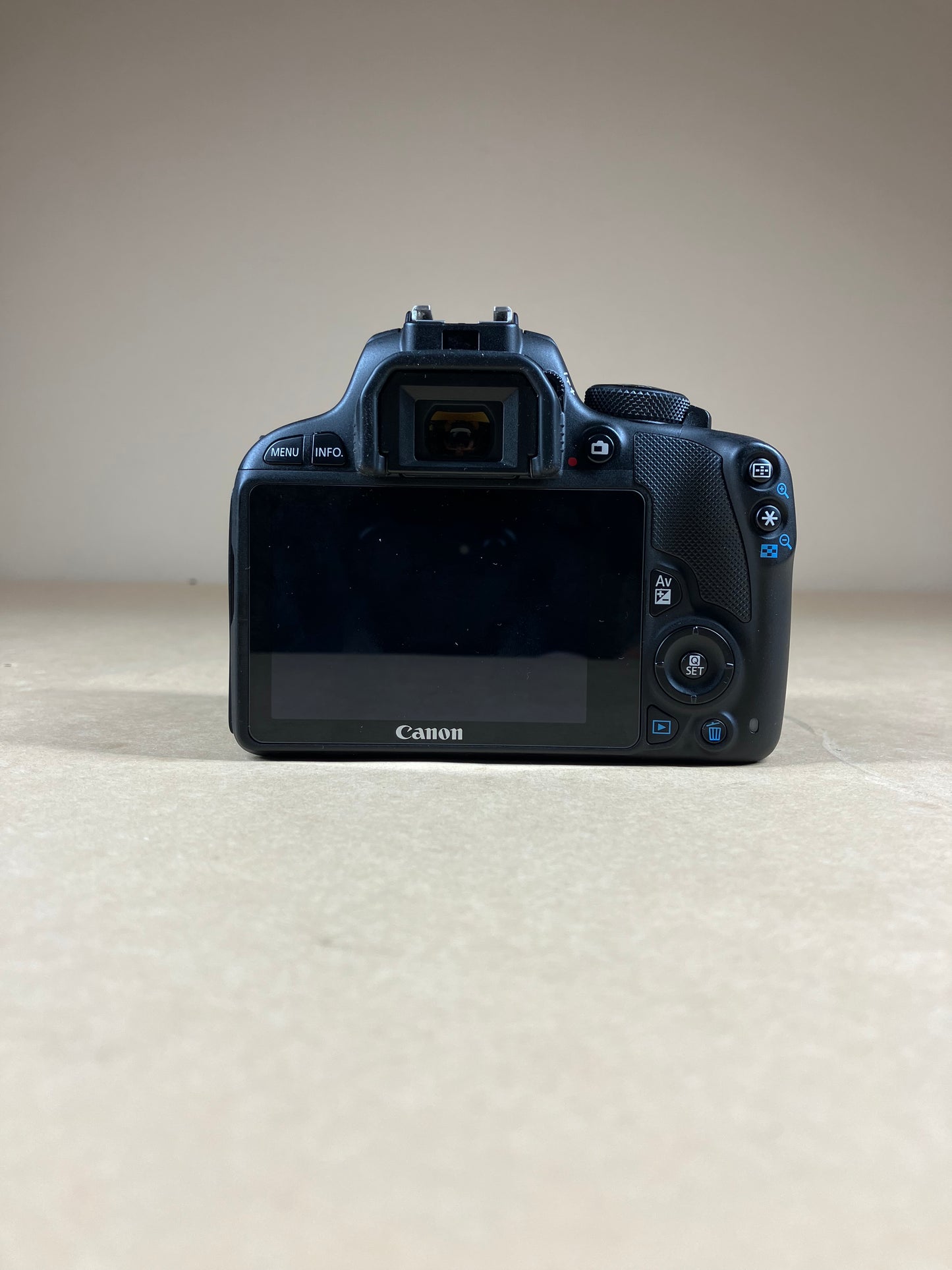Canon EOS Rebel SL1 18.0MP Digital SLR DSLR Camera 1,869 Shutter Count Body Only