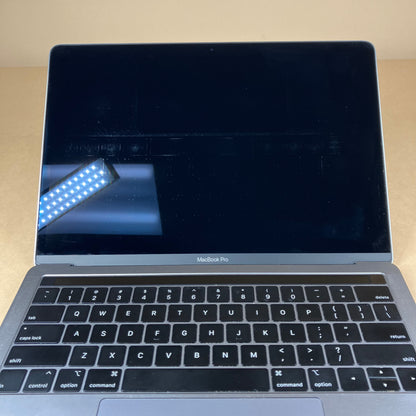 2019 Apple MacBook Air 13.3" i5 2.4GHz 16GB RAM 256GB SSD Space Gray