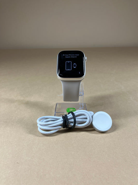 GPS Only Apple Watch Series 9 45MM Starlight Aluminum Starlight Sport Band A2980