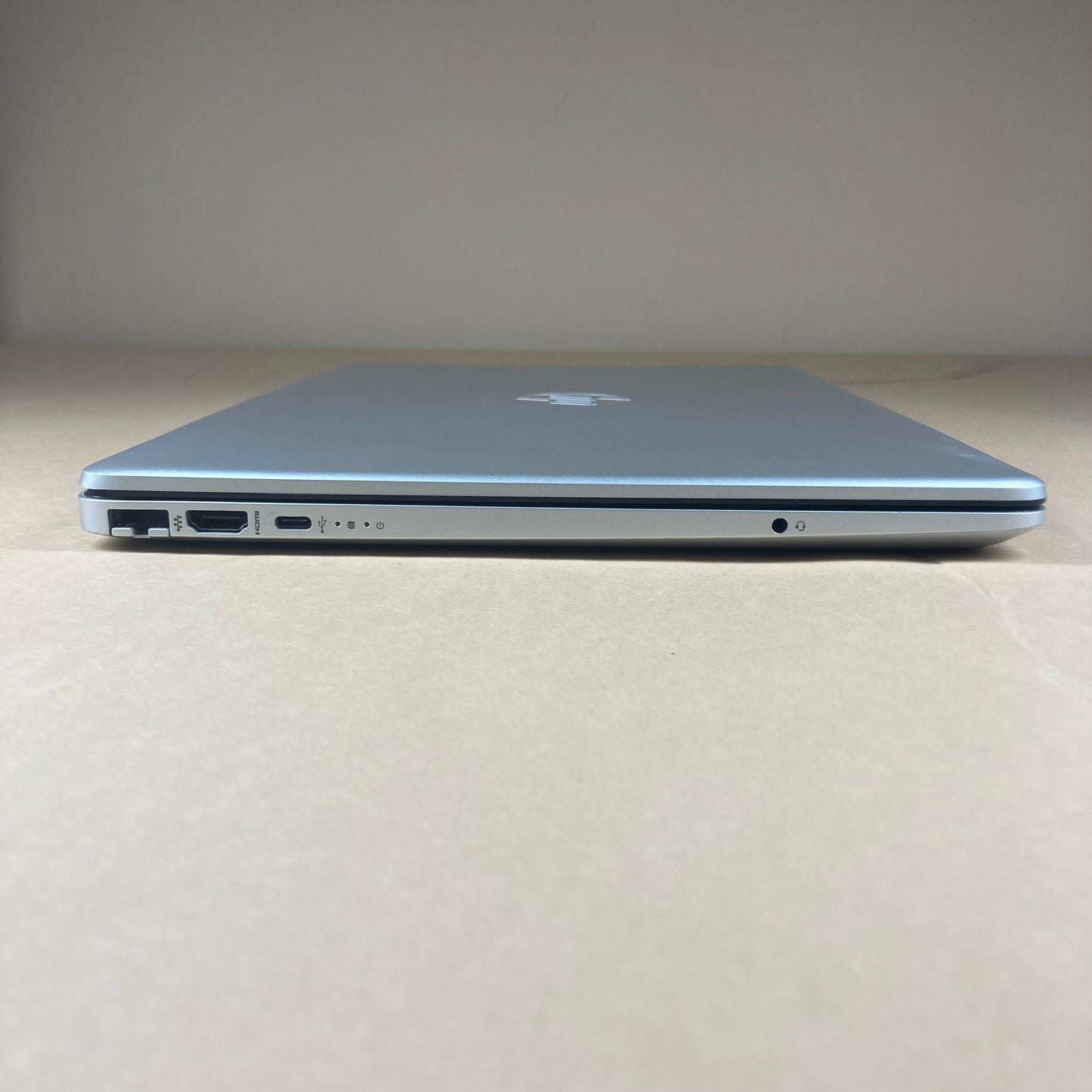 HP NoteBook 15-DW0023CL 15.6" i3-8145U 2.3GHz 4GB RAM 128GB SSD