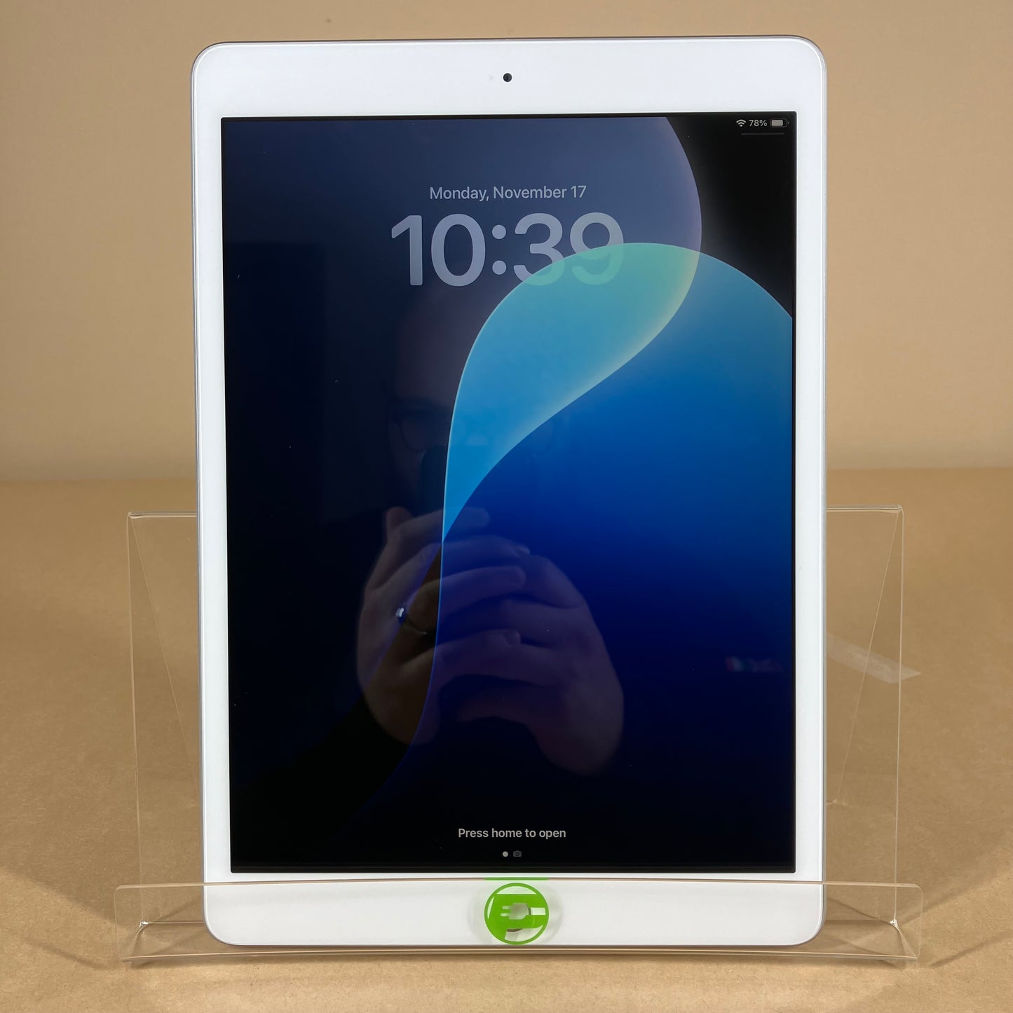 WiFi Only Apple iPad 8th Gen 32GB 18.6.2 Silver MYLA2LL/A