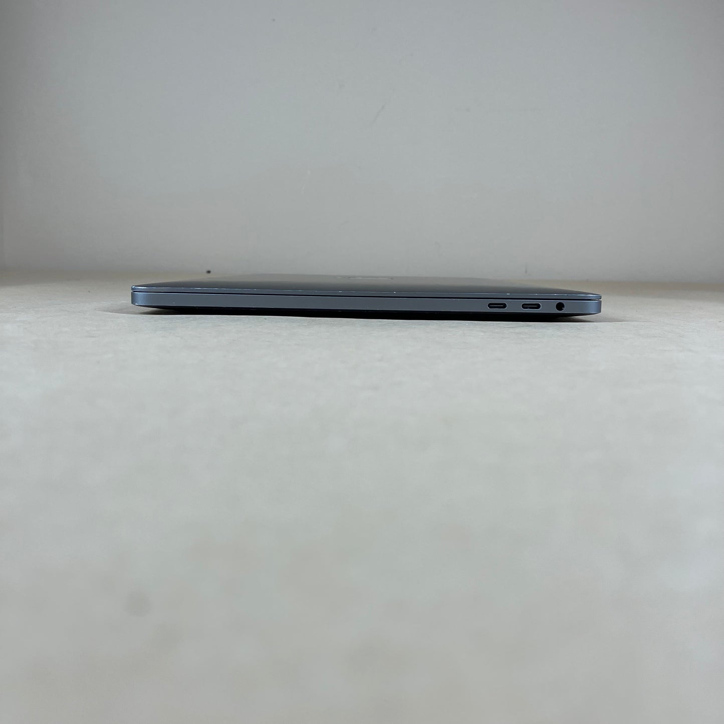 2017 Apple MacBook Air 13.3" i5 3.1GHz 8GB RAM 256GB SSD Space Gray A1706