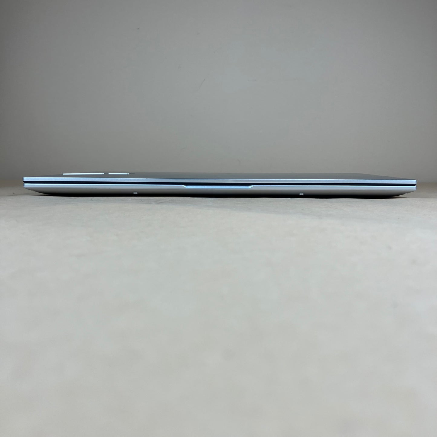 Asus Vivobook 17 K3704V 17.3" i9-13900H 2.6GHz 16GB RAM 1TB SSD