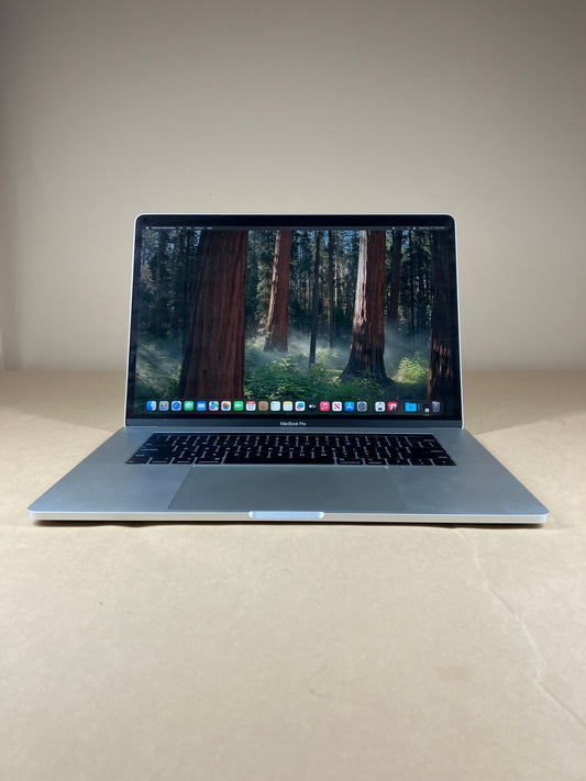 2018 Apple MacBook Pro 15" i7 2.6GHz 16GB RAM 512GB SSD Silver A1990