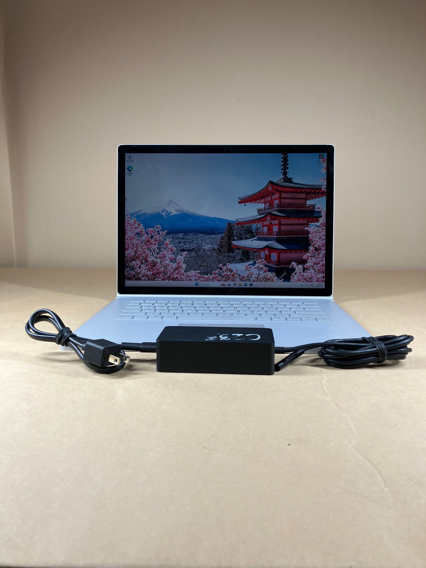 Microsoft Surface Book 2 1793 15" i7-8650U 16GB RAM 1TB SSD GeForce GTX 1060