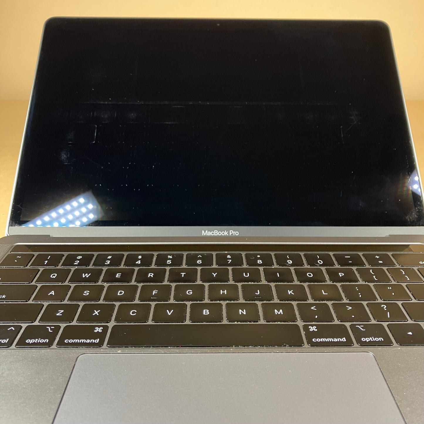 2019 Apple MacBook Air 13.3" i5 2.4GHz 16GB RAM 256GB SSD Space Gray