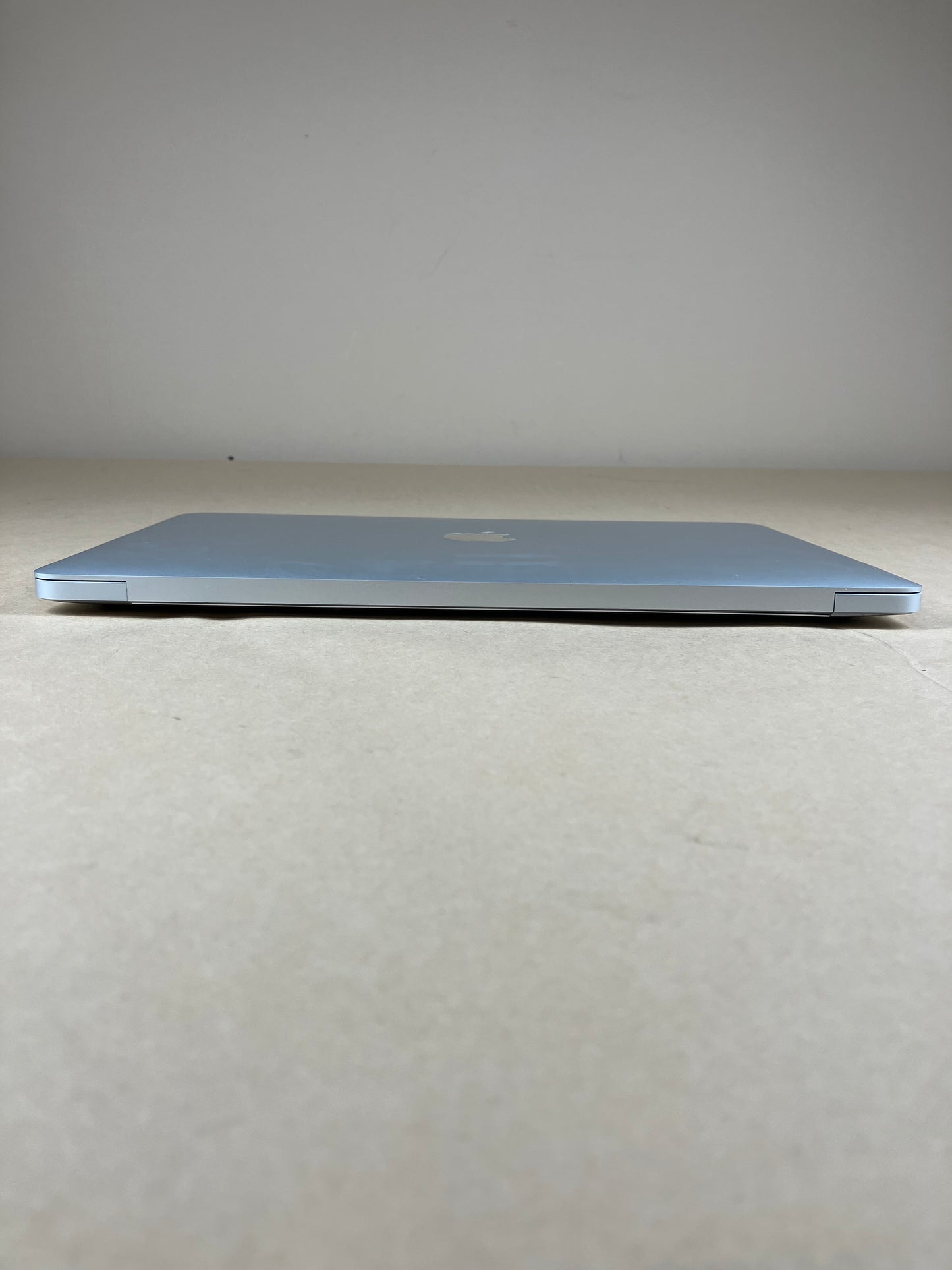 2020 Apple MacBook Air 13.3" M1 7C GPU 3.2GHz 8GB RAM 256GB SSD A2337