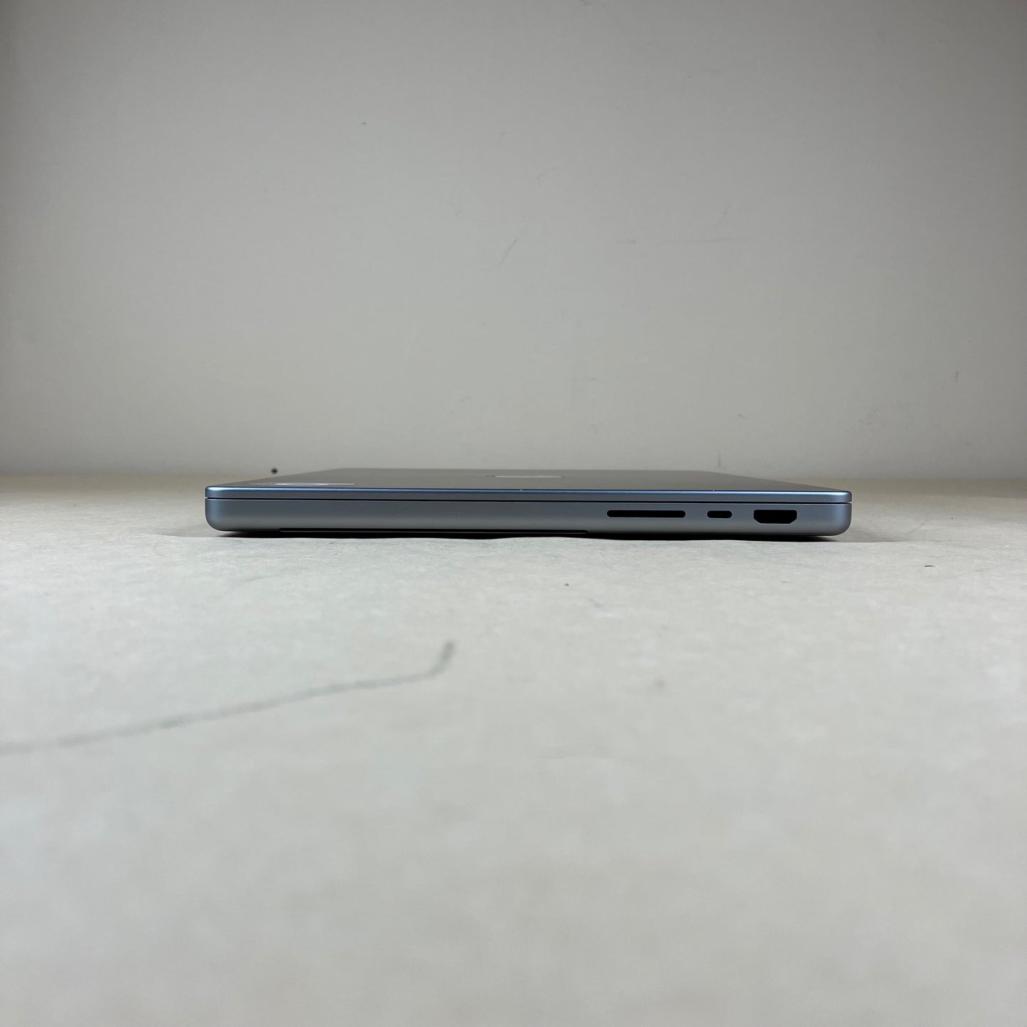 2021 Apple MacBook Pro 14" M1 Pro 14 Core 3.2GHz 16GB RAM 512GB SSD MKGP3LL/A