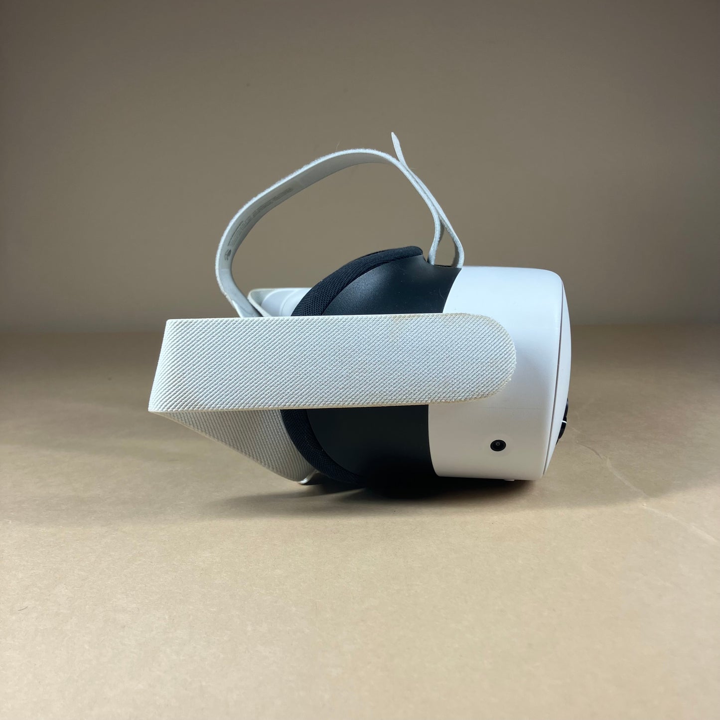Meta Quest 3S 128GB Standalone All-in-One VR Headset P97